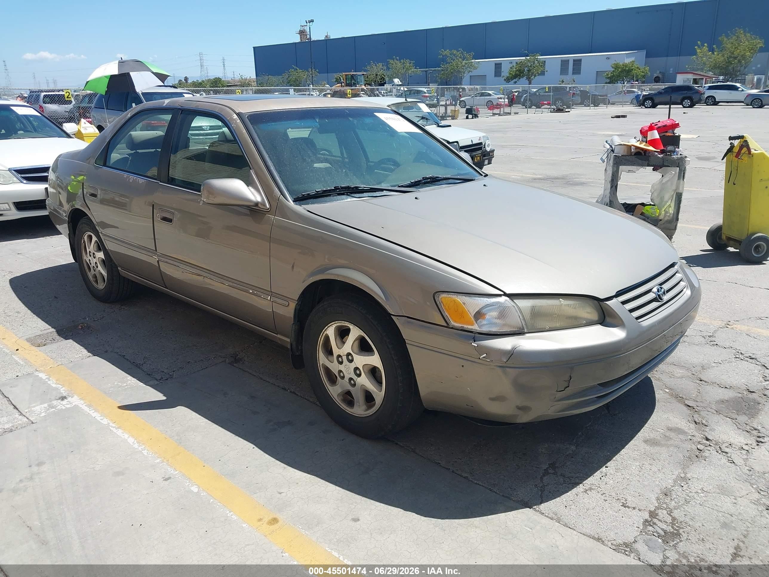 1999 Toyota Camry Le V6 Gold vin: JT2BF22K4X0148947