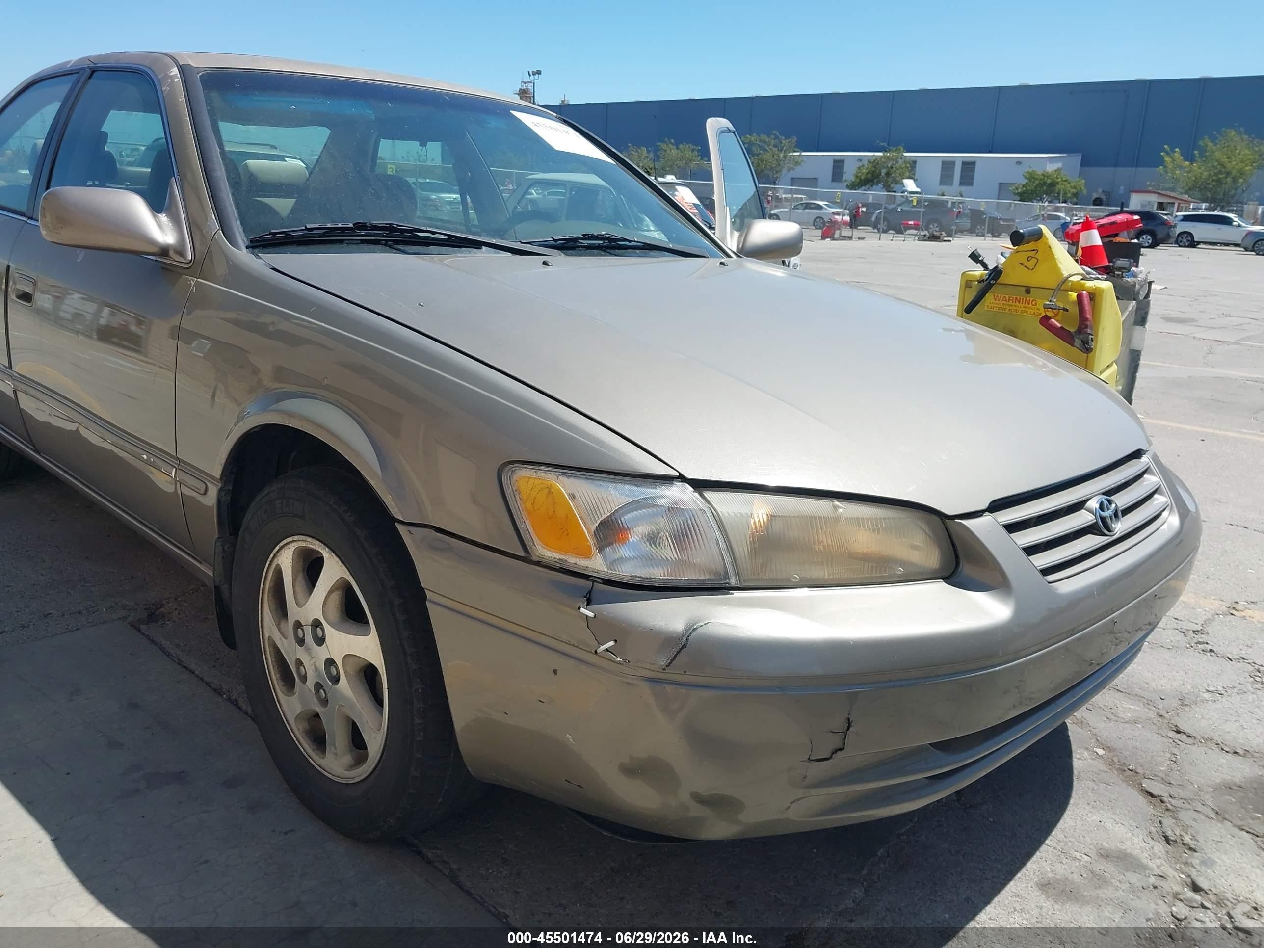 1999 Toyota Camry Le V6 Gold vin: JT2BF22K4X0148947