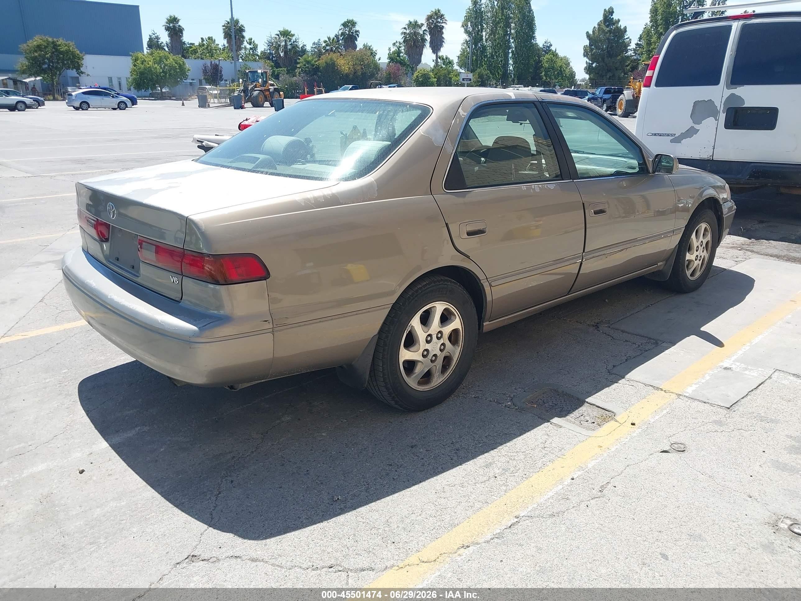1999 Toyota Camry Le V6 Gold vin: JT2BF22K4X0148947