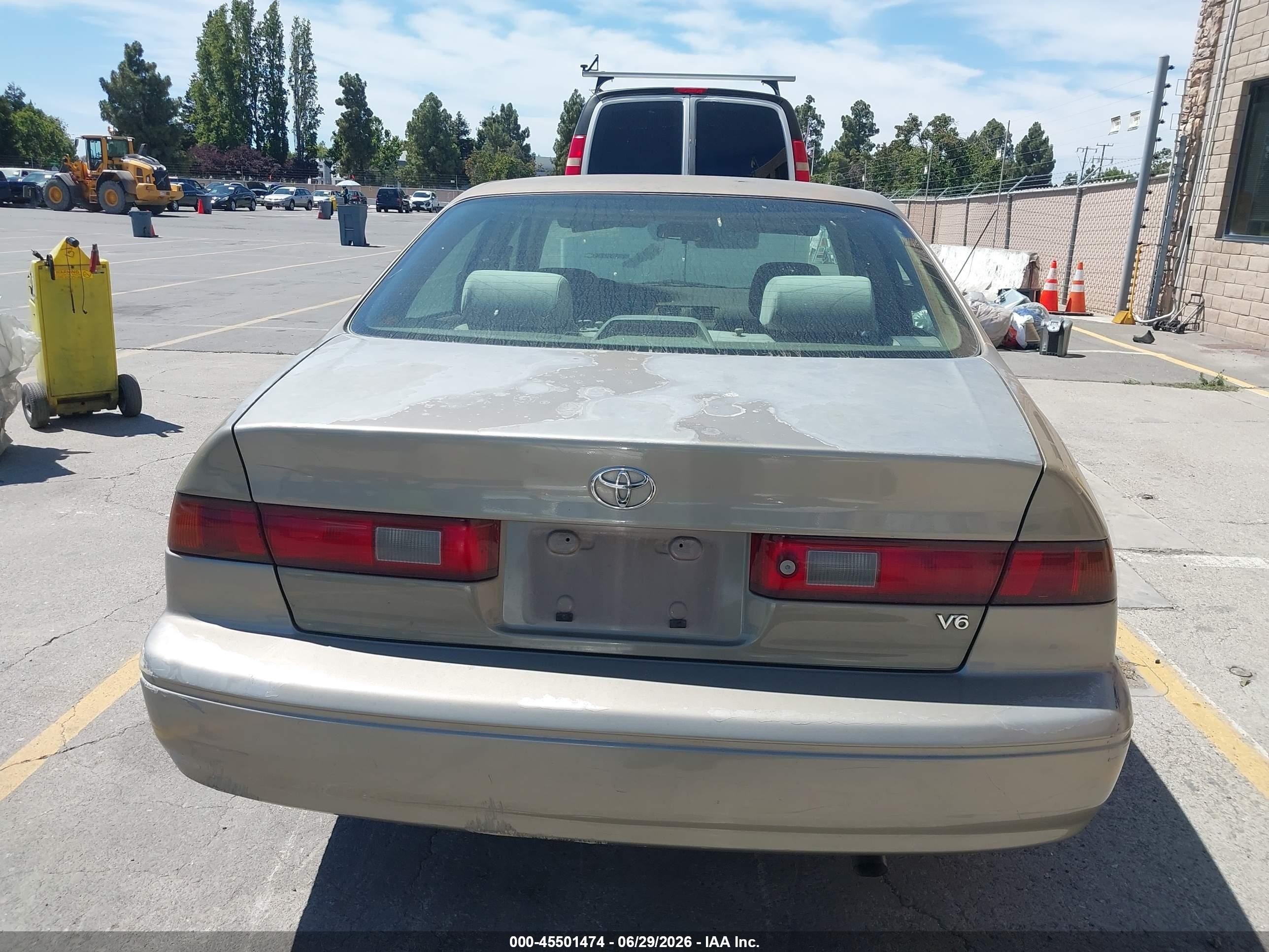 1999 Toyota Camry Le V6 Gold vin: JT2BF22K4X0148947