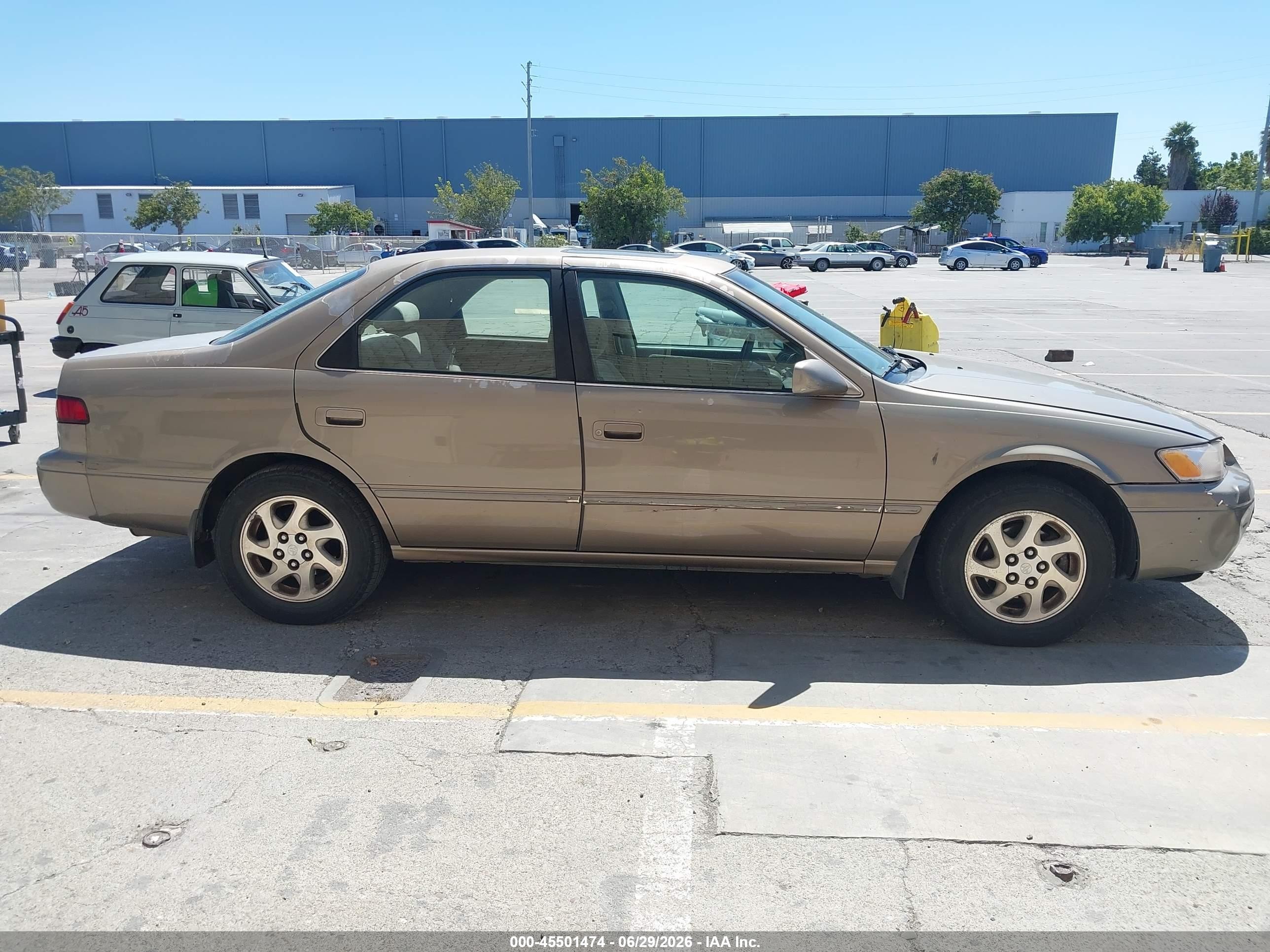 1999 Toyota Camry Le V6 Gold vin: JT2BF22K4X0148947
