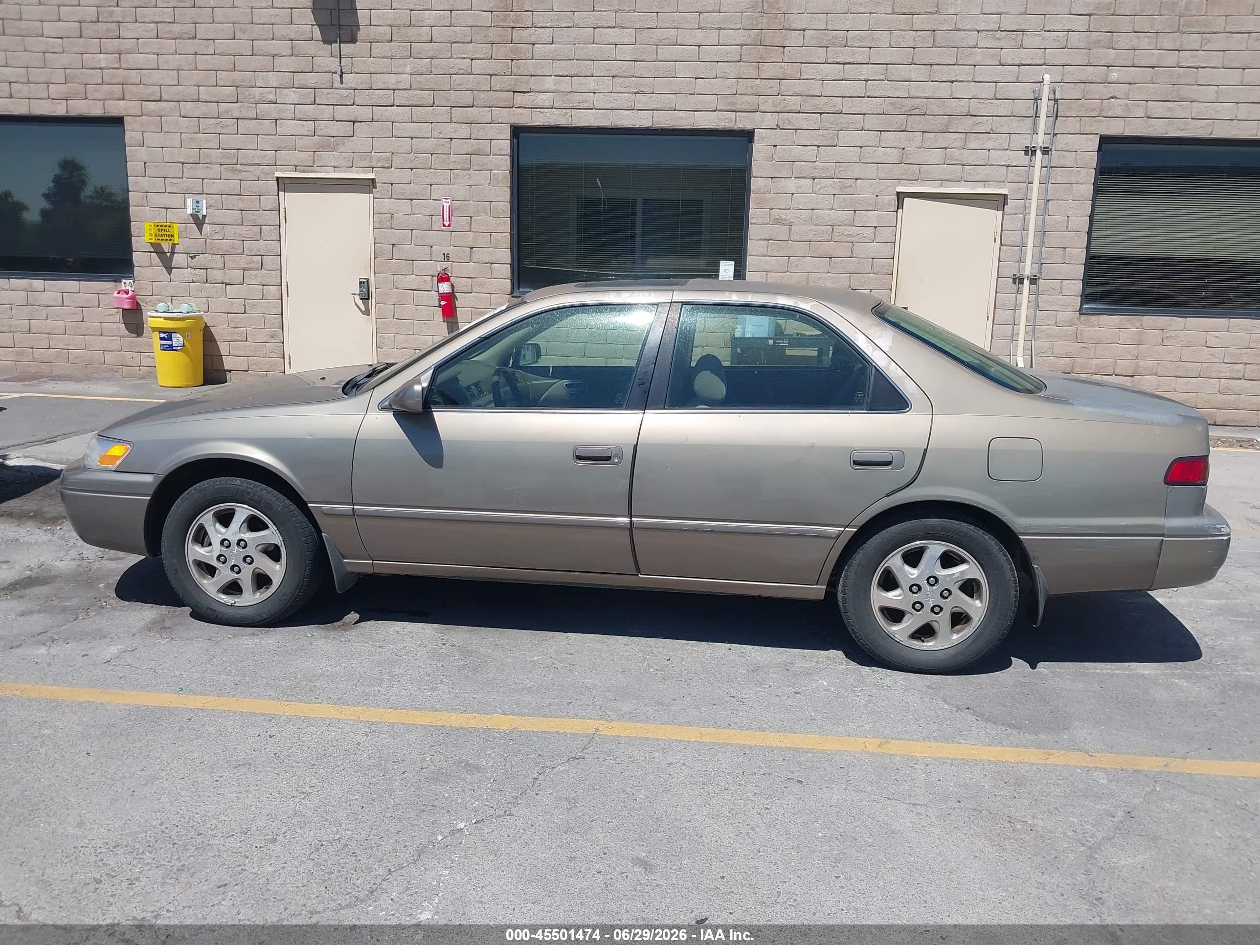 1999 Toyota Camry Le V6 Gold vin: JT2BF22K4X0148947