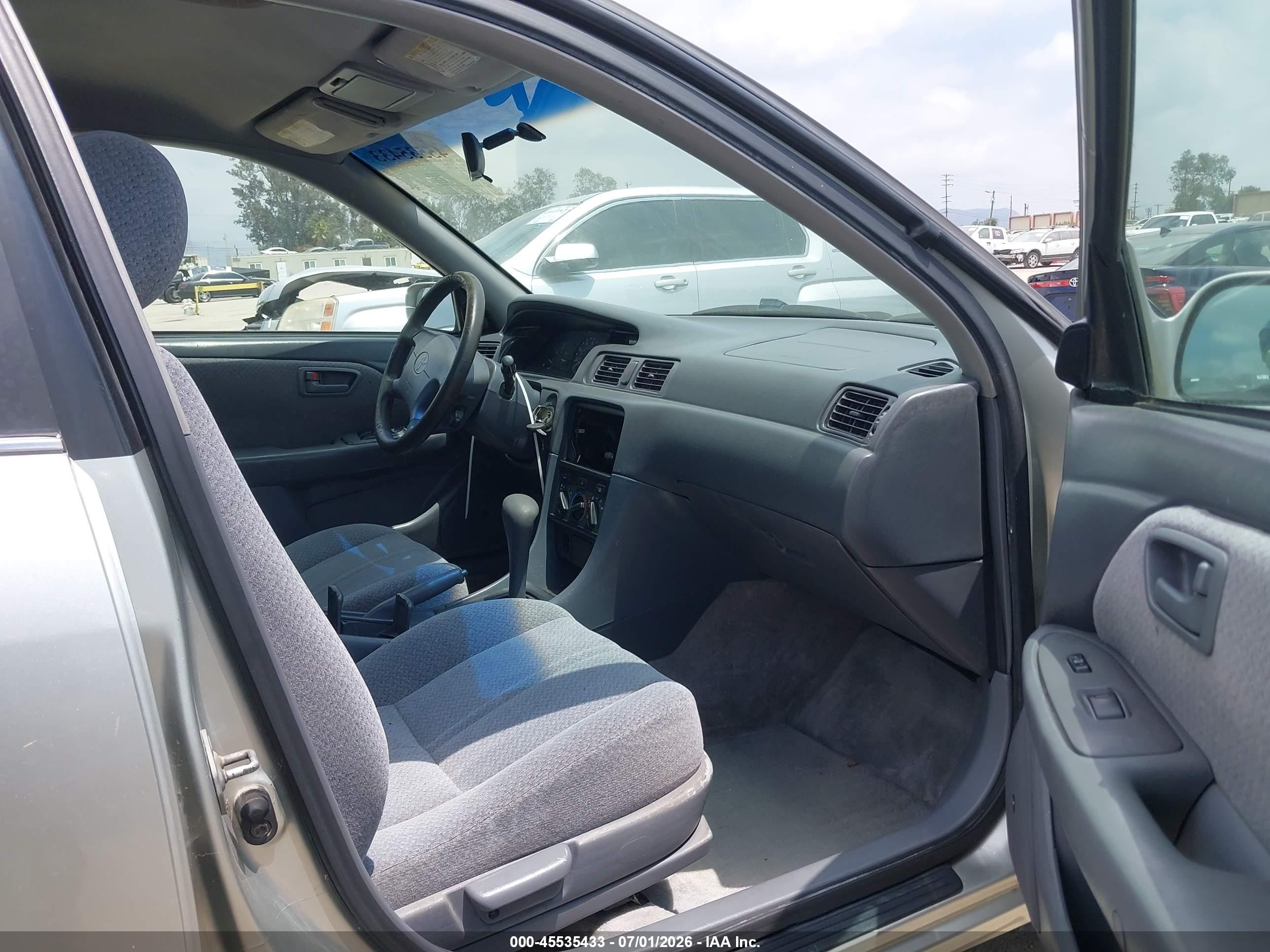 2001 Toyota Camry Le V6 Silver vin: JT2BF22K510339851