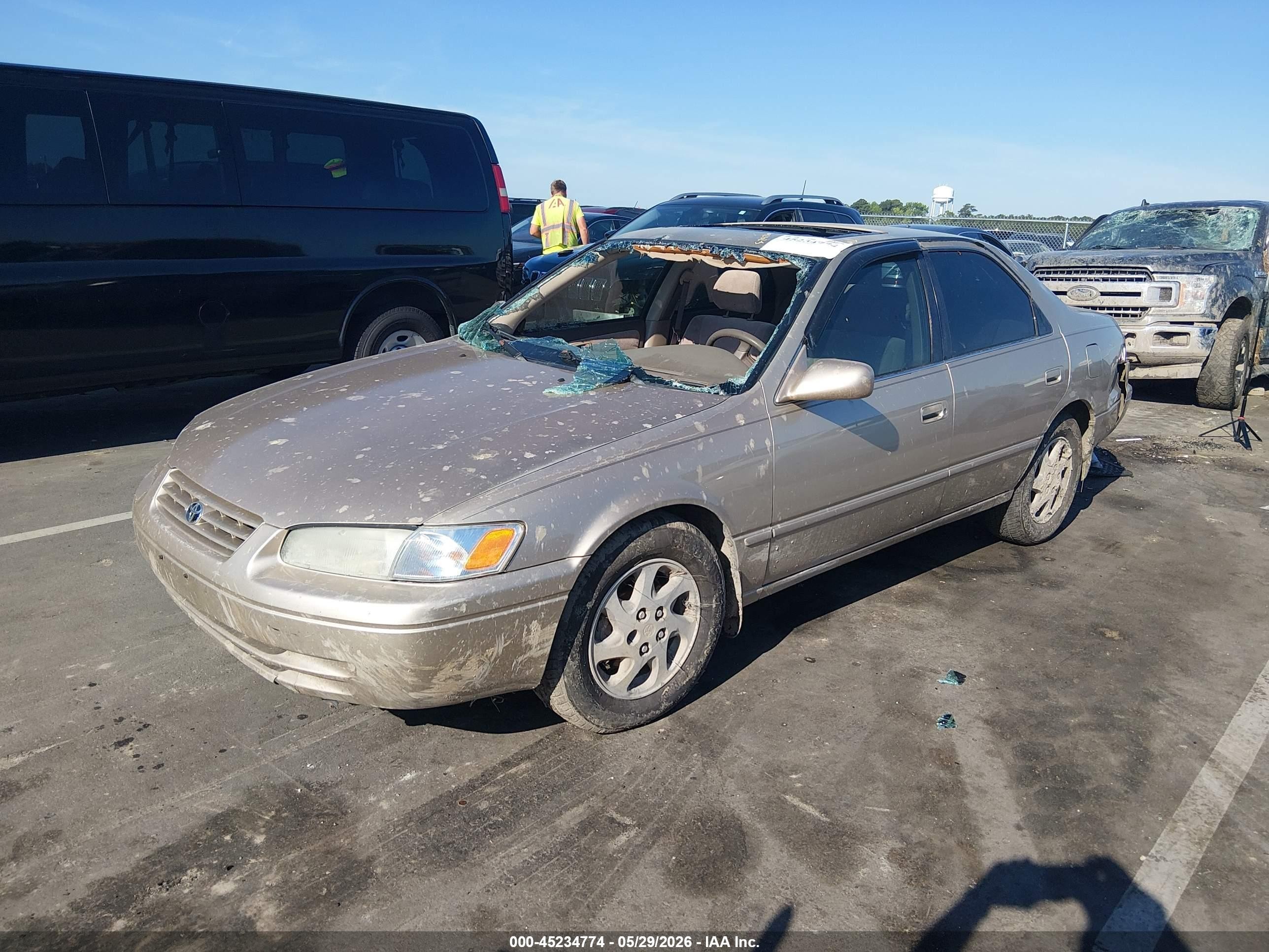 1999 Toyota Camry Le V6 Champagne vin: JT2BF22K5X0164638