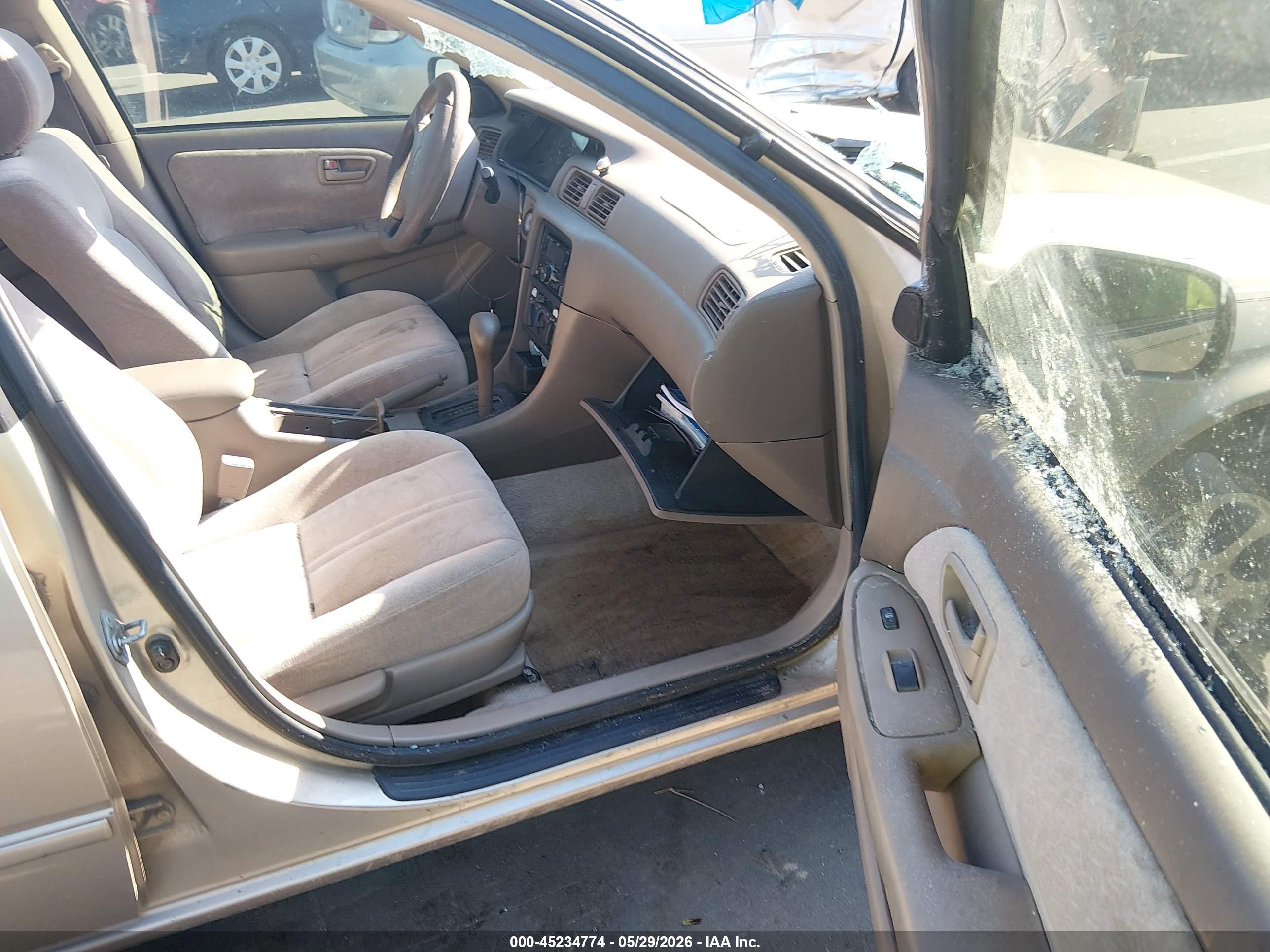 1999 Toyota Camry Le V6 Champagne vin: JT2BF22K5X0164638