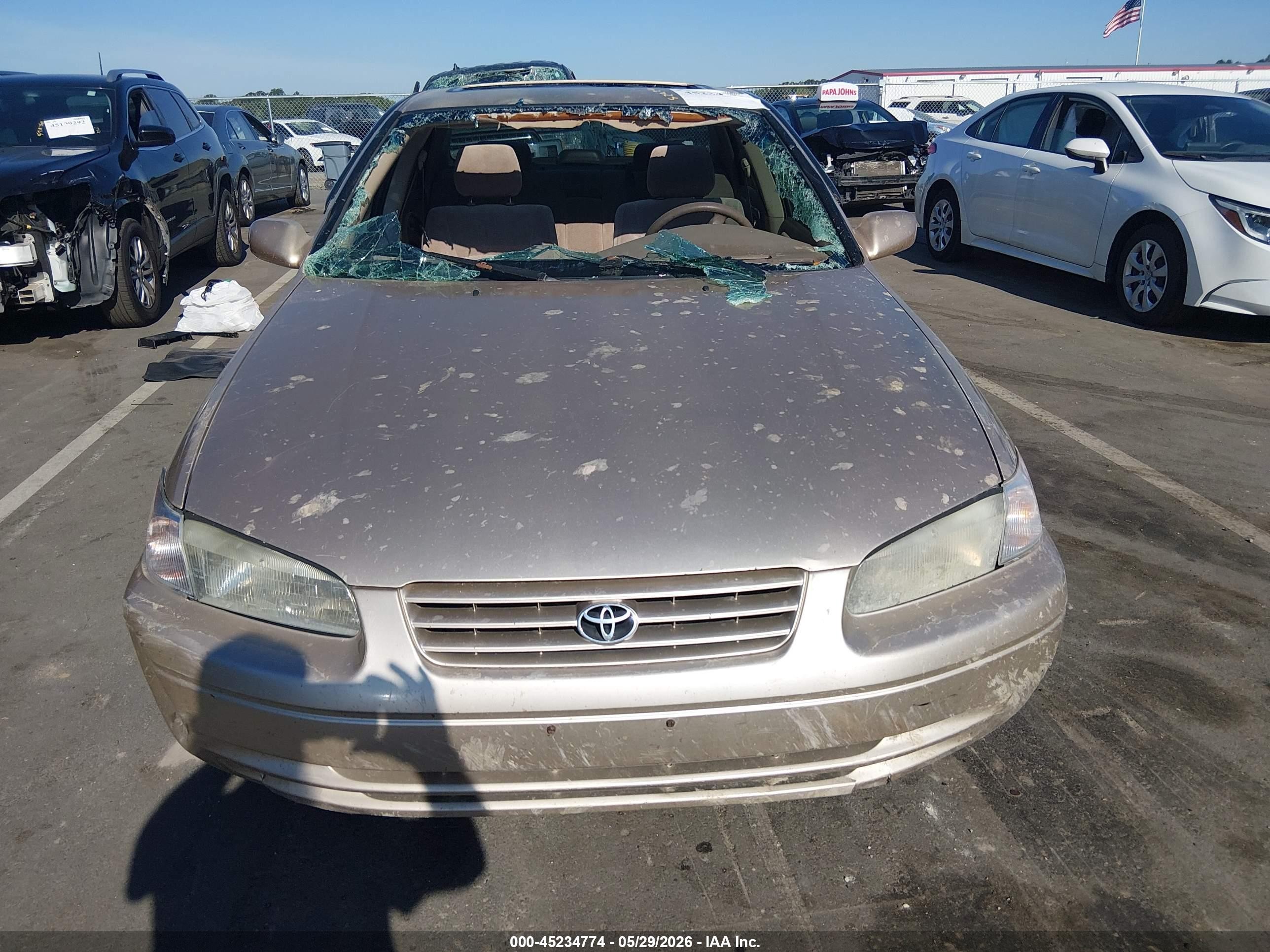 1999 Toyota Camry Le V6 Champagne vin: JT2BF22K5X0164638