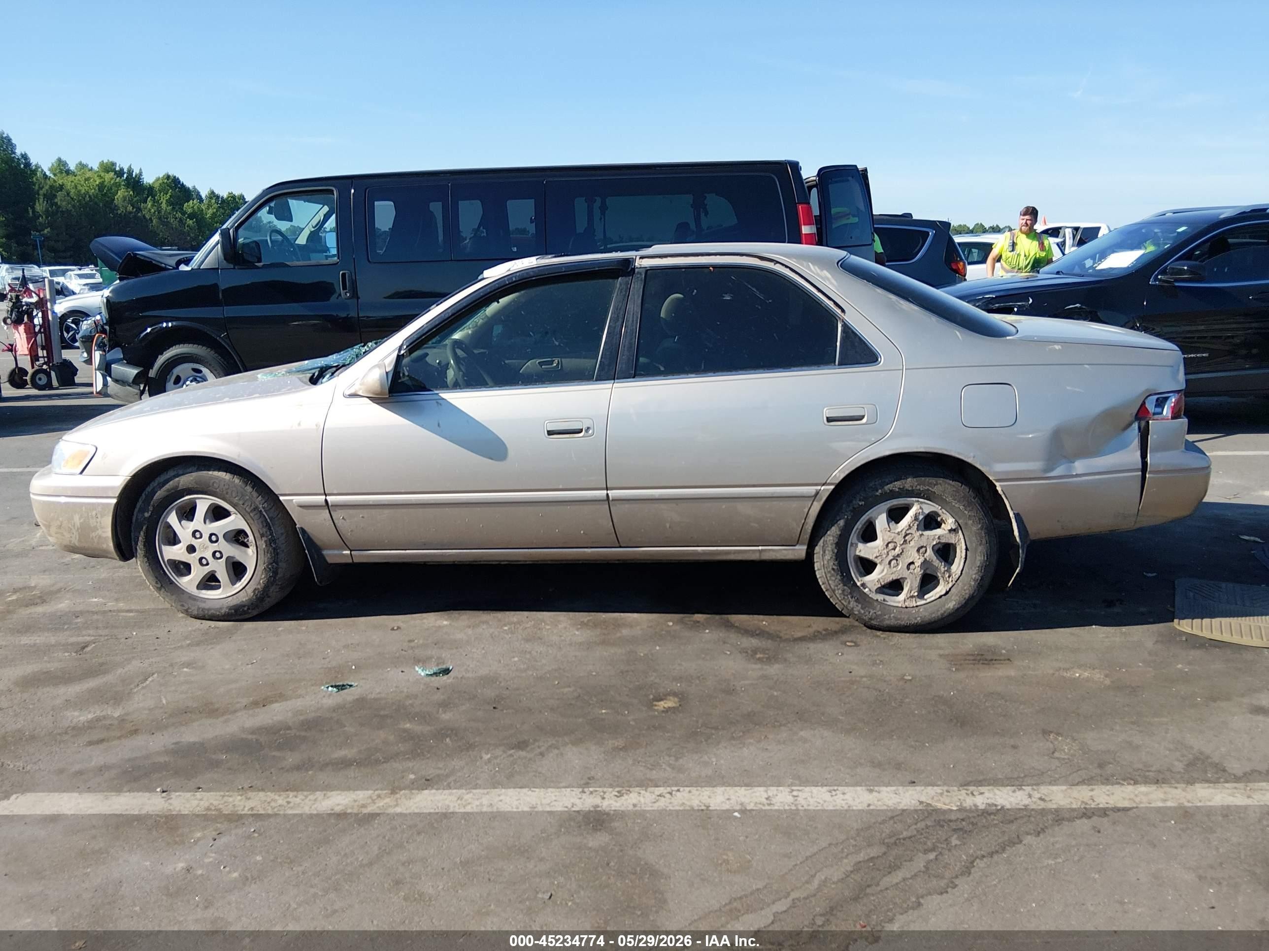 1999 Toyota Camry Le V6 Champagne vin: JT2BF22K5X0164638