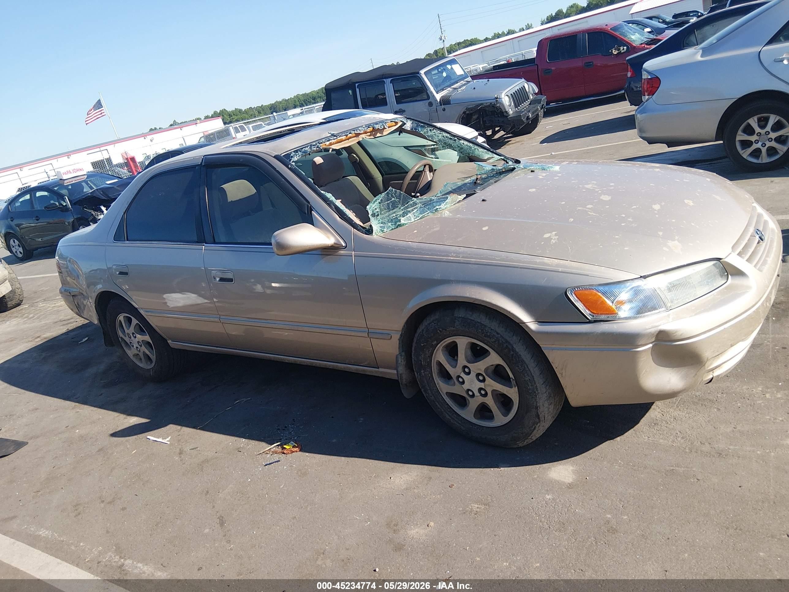 1999 Toyota Camry Le V6 Champagne vin: JT2BF22K5X0164638
