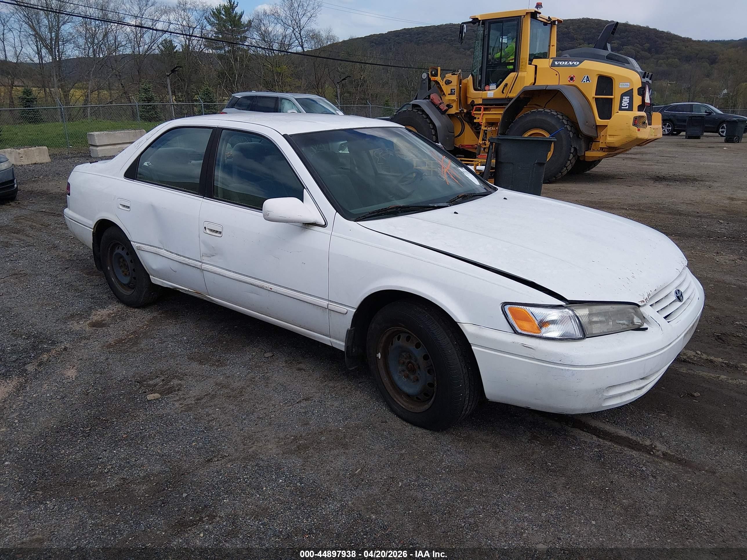 1998 Toyota Camry Le V6 White vin: JT2BF22K6W0140881