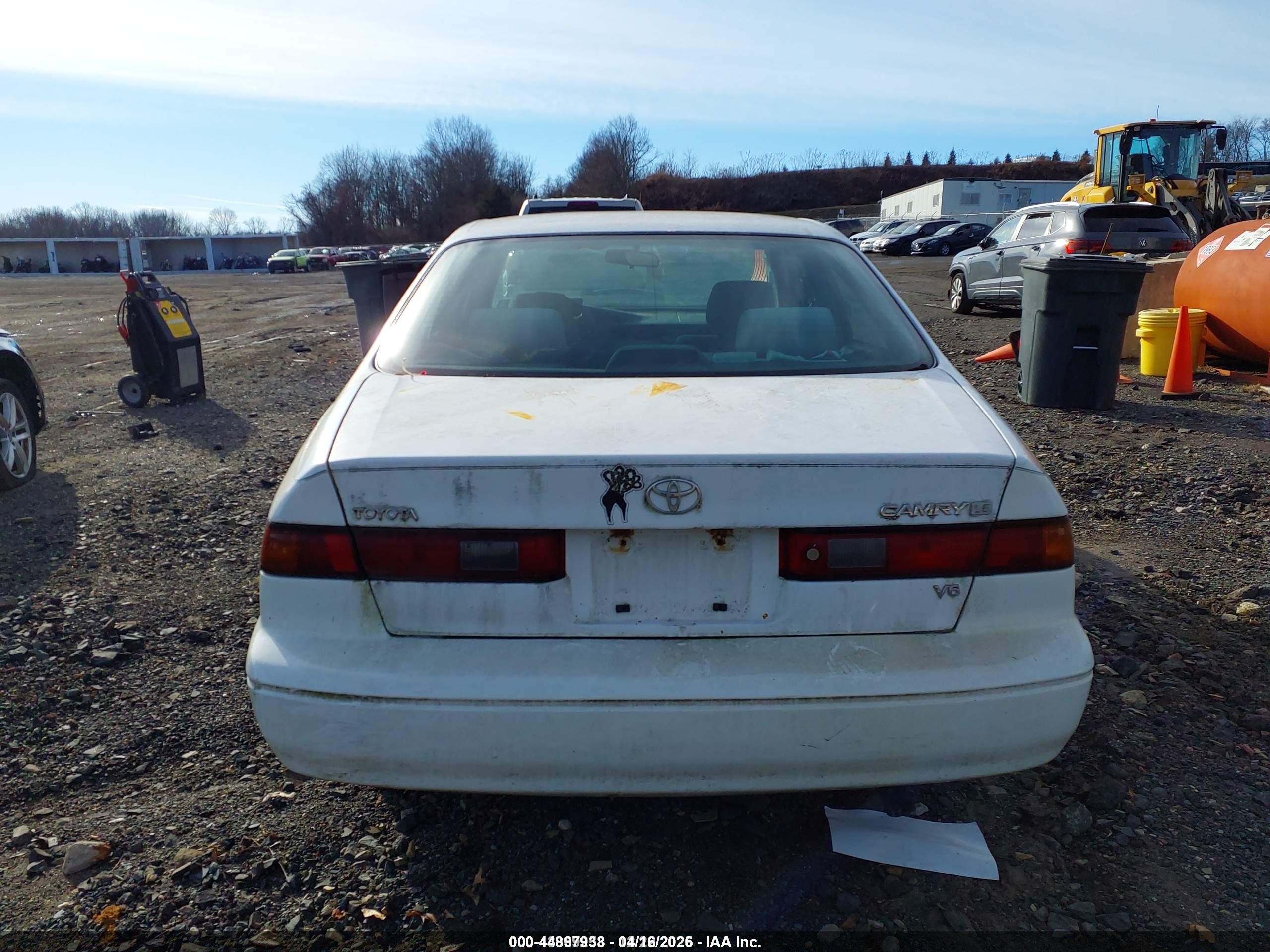 1998 Toyota Camry Le V6 White vin: JT2BF22K6W0140881