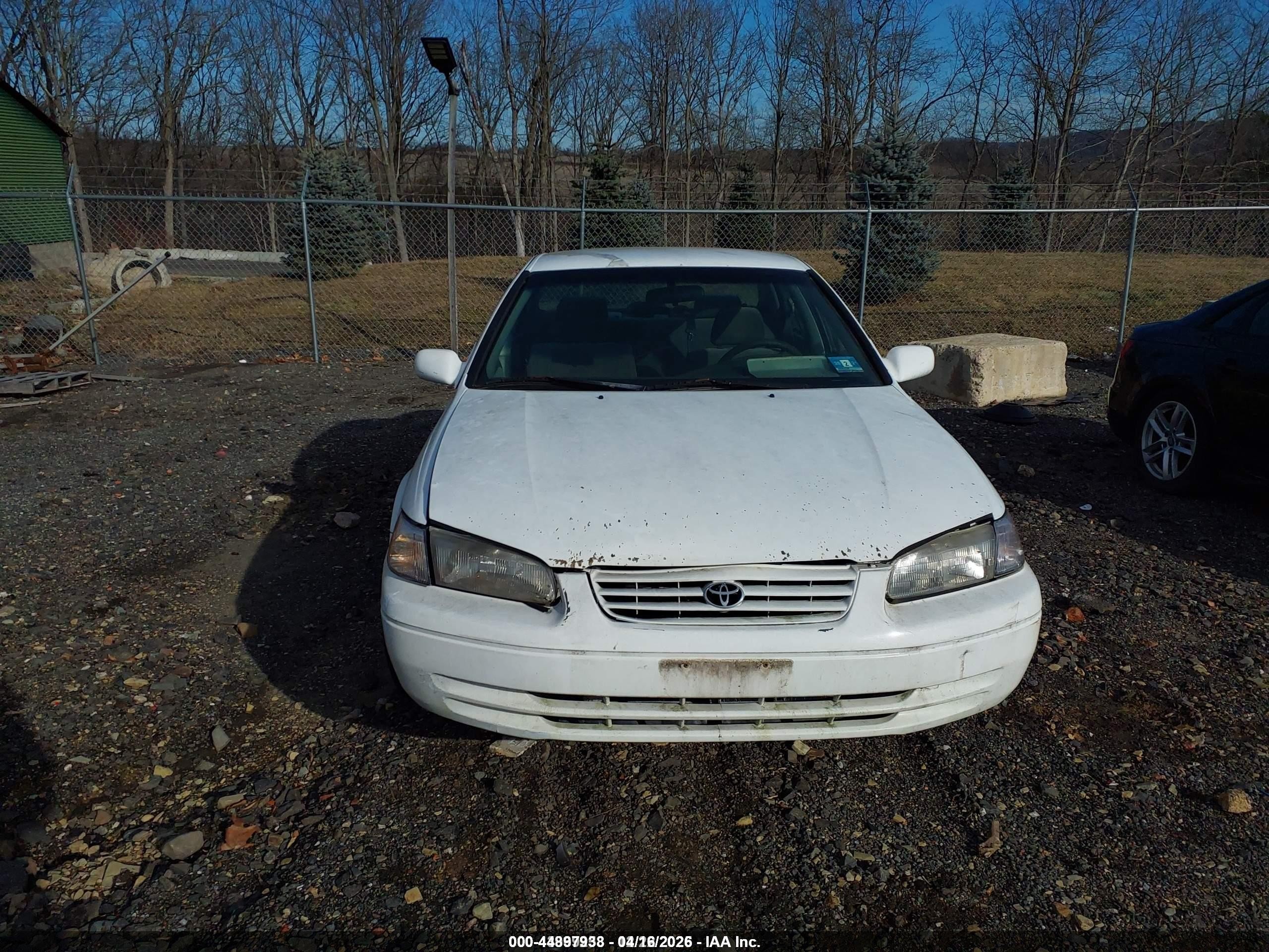 1998 Toyota Camry Le V6 White vin: JT2BF22K6W0140881