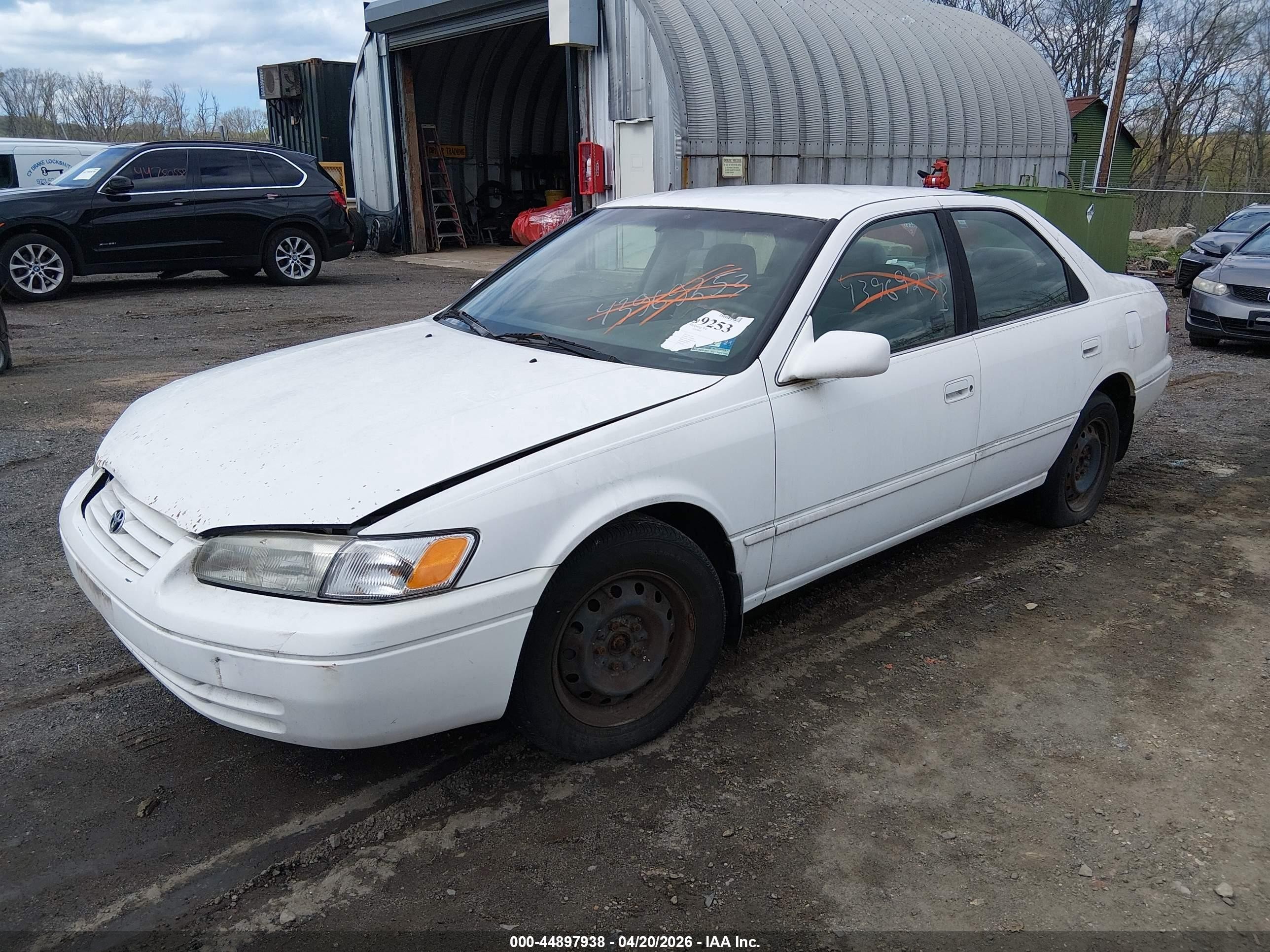 1998 Toyota Camry Le V6 White vin: JT2BF22K6W0140881