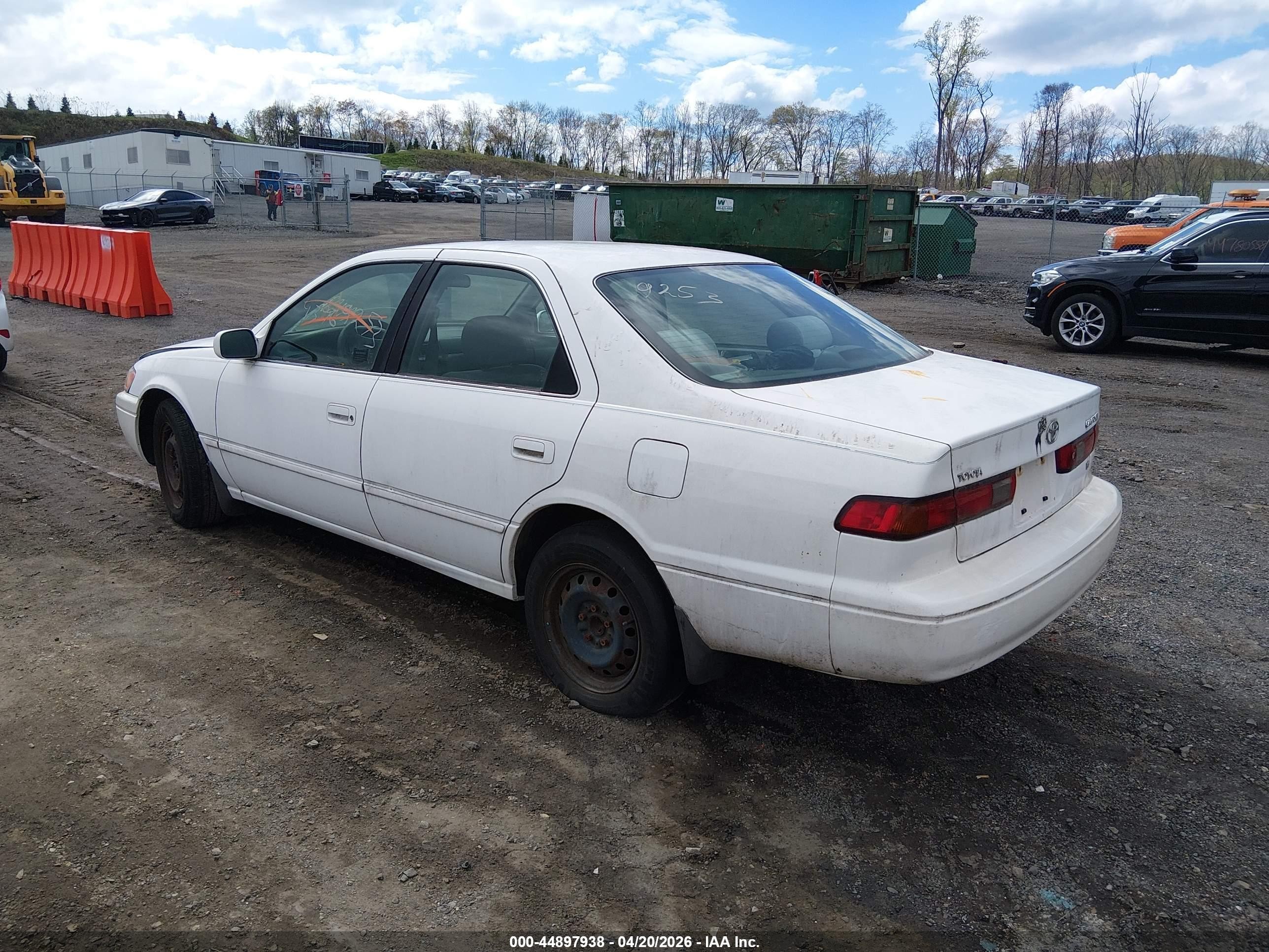 1998 Toyota Camry Le V6 White vin: JT2BF22K6W0140881