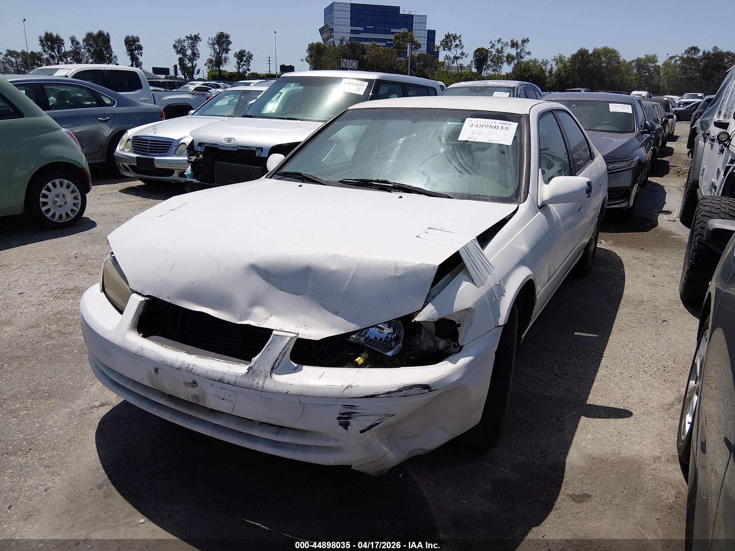 2000 Toyota Camry Le V6 White vin: JT2BF22K6Y0242023