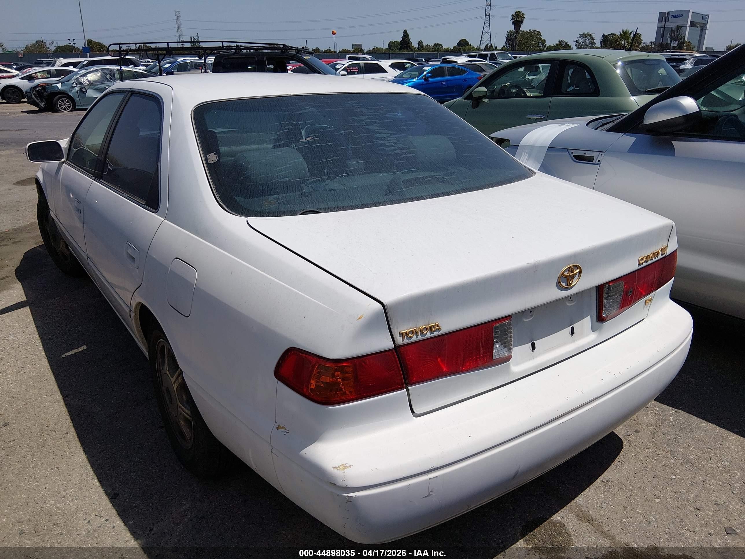 2000 Toyota Camry Le V6 White vin: JT2BF22K6Y0242023