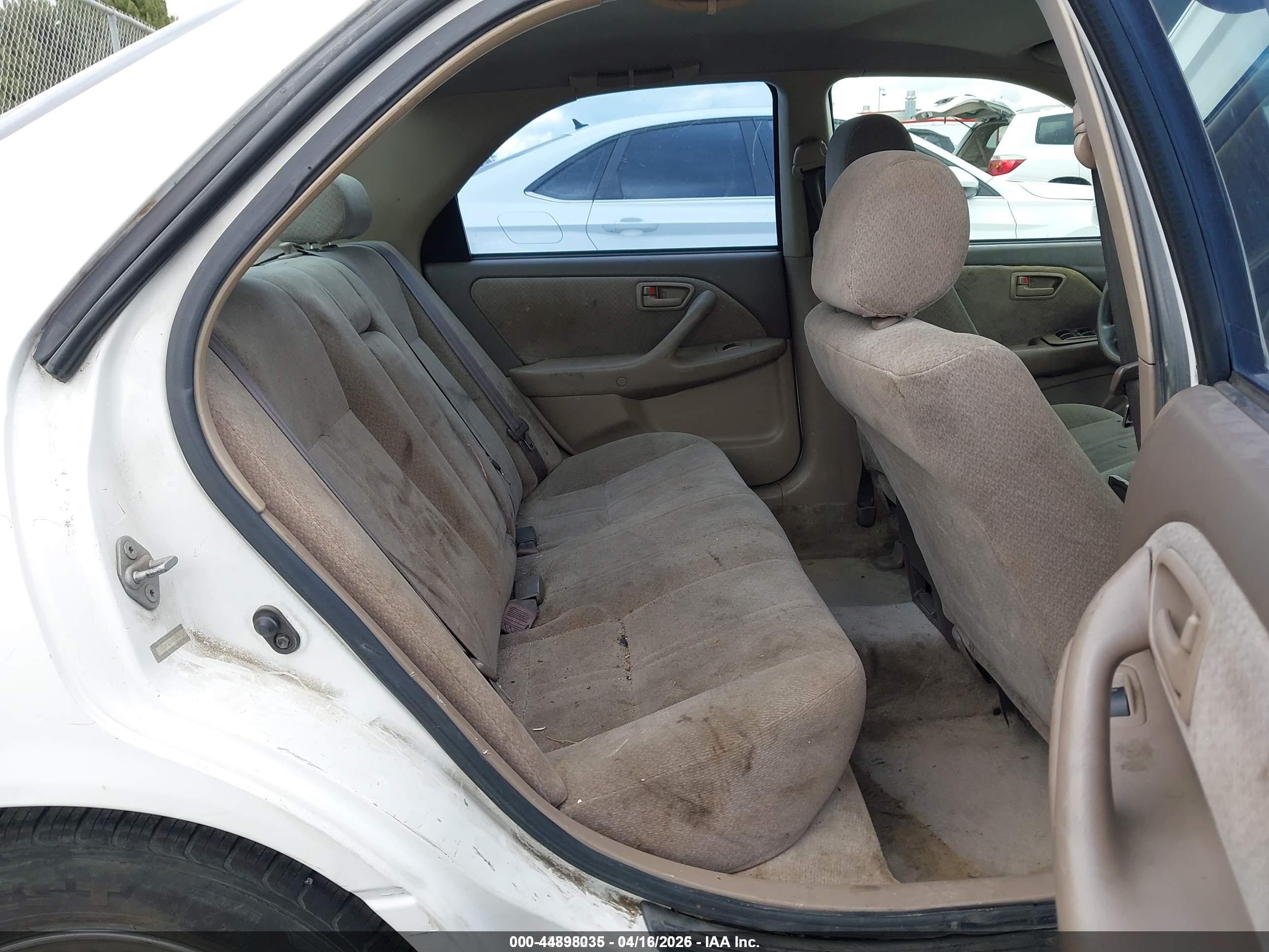 2000 Toyota Camry Le V6 White vin: JT2BF22K6Y0242023
