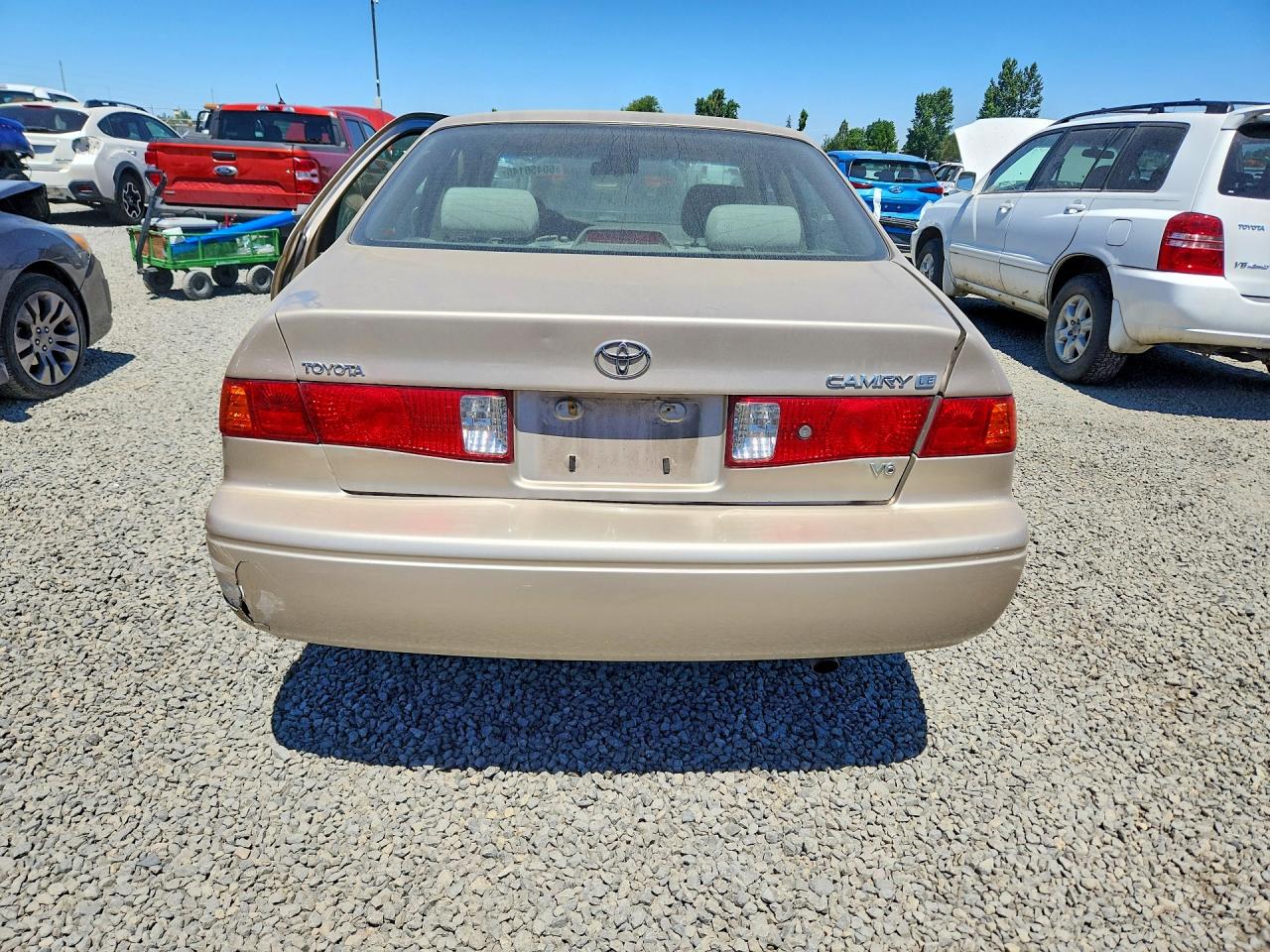 2000 Toyota Camry Le V6 Gold vin: JT2BF22K6Y0284708
