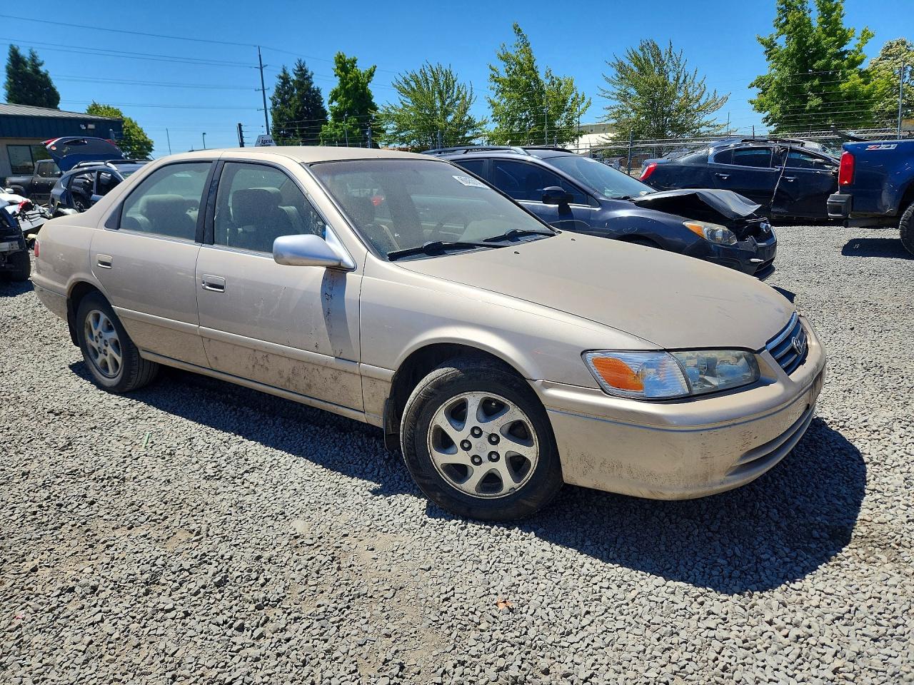 2000 Toyota Camry Le V6 Gold vin: JT2BF22K6Y0284708