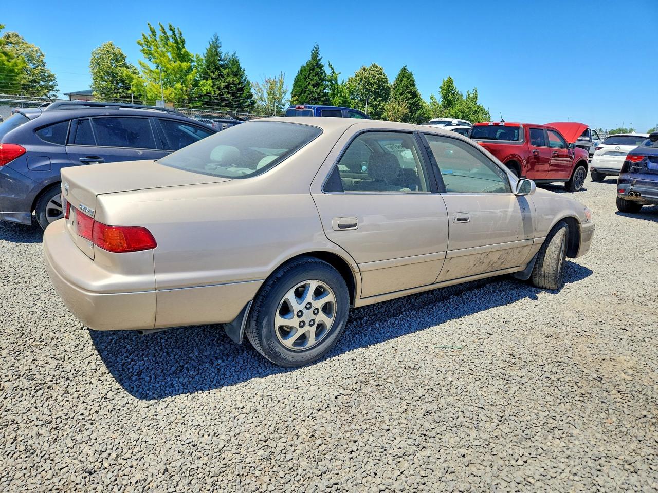 2000 Toyota Camry Le V6 Gold vin: JT2BF22K6Y0284708