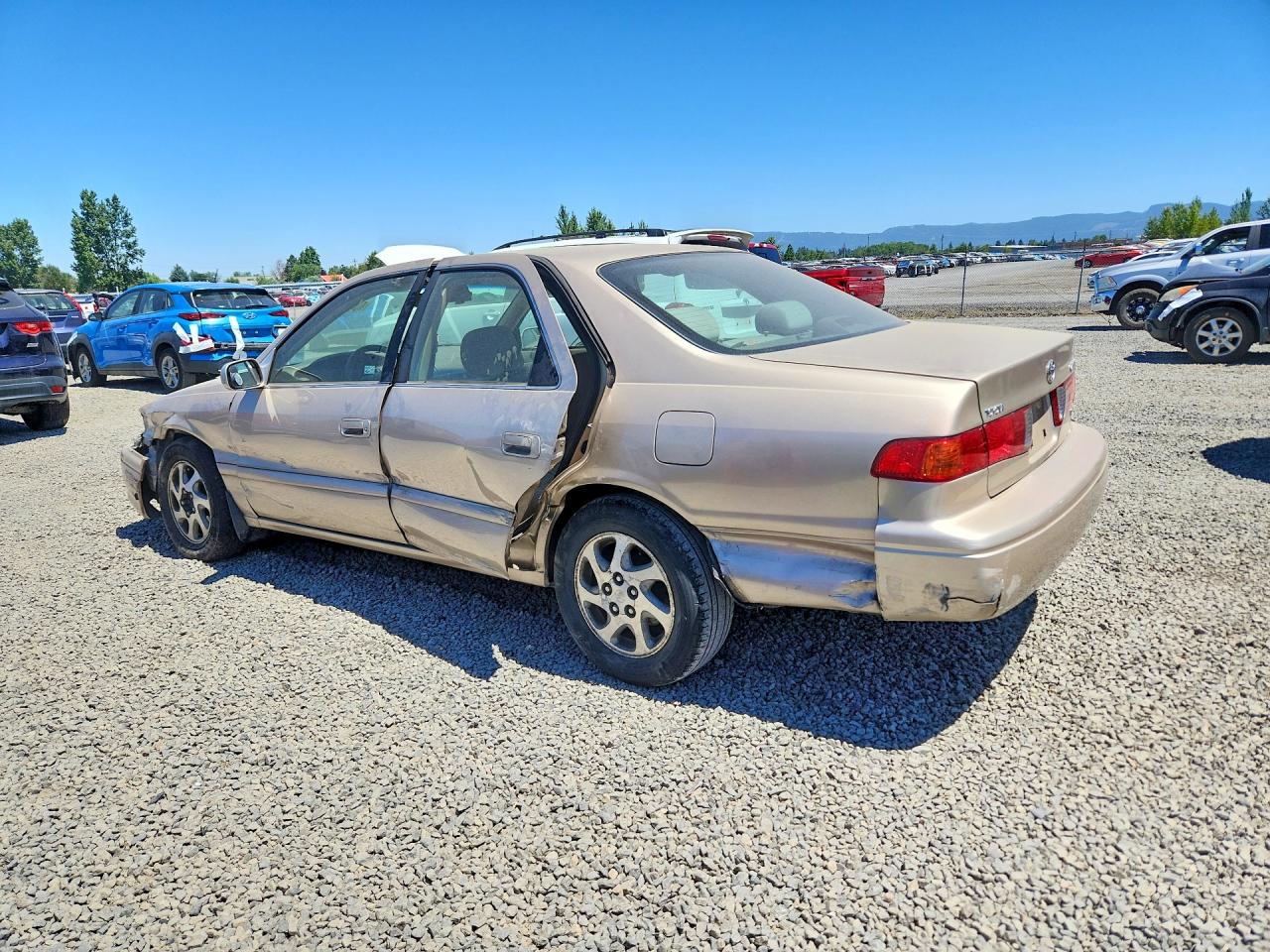 2000 Toyota Camry Le V6 Gold vin: JT2BF22K6Y0284708