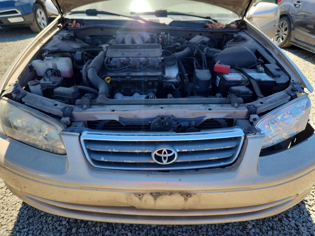 2000 Toyota Camry Le V6 Gold vin: JT2BF22K6Y0284708