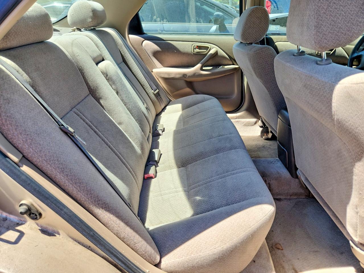 2000 Toyota Camry Le V6 Gold vin: JT2BF22K6Y0284708