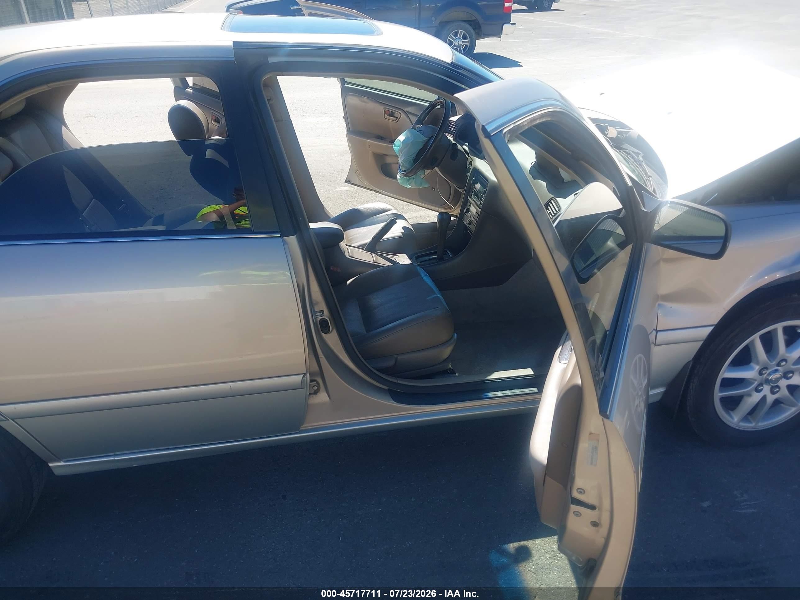 2001 Toyota Camry Le V6 Cream vin: JT2BF22K710308388