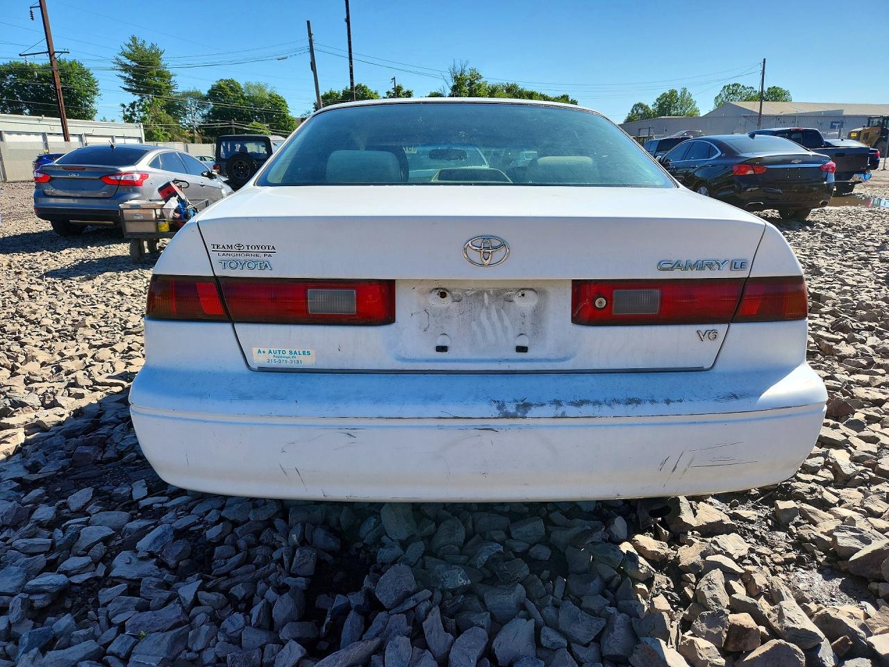 1998 Toyota Camry Le V6 White vin: JT2BF22K7W0141232