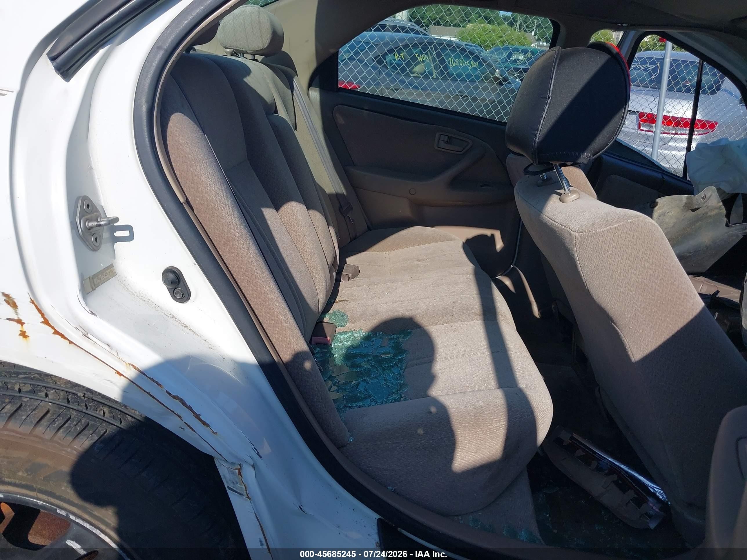 2001 Toyota Camry Le V6 White vin: JT2BF22K810290046