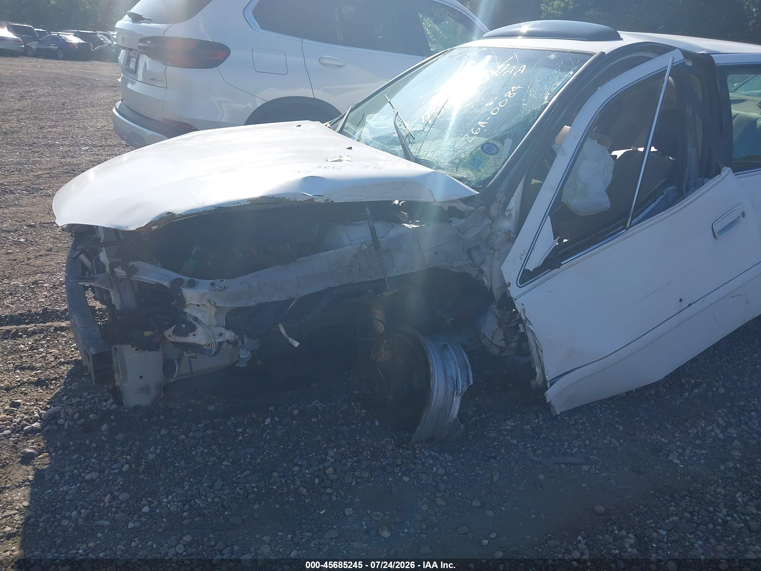 2001 Toyota Camry Le V6 White vin: JT2BF22K810290046