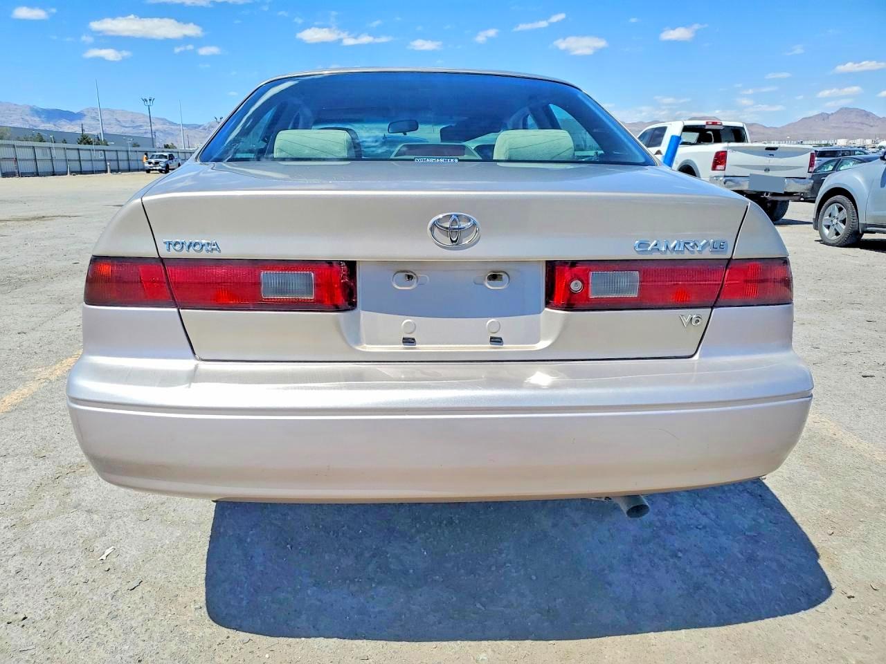 1997 Toyota Camry Le V6 Gold vin: JT2BF22K8V0067771