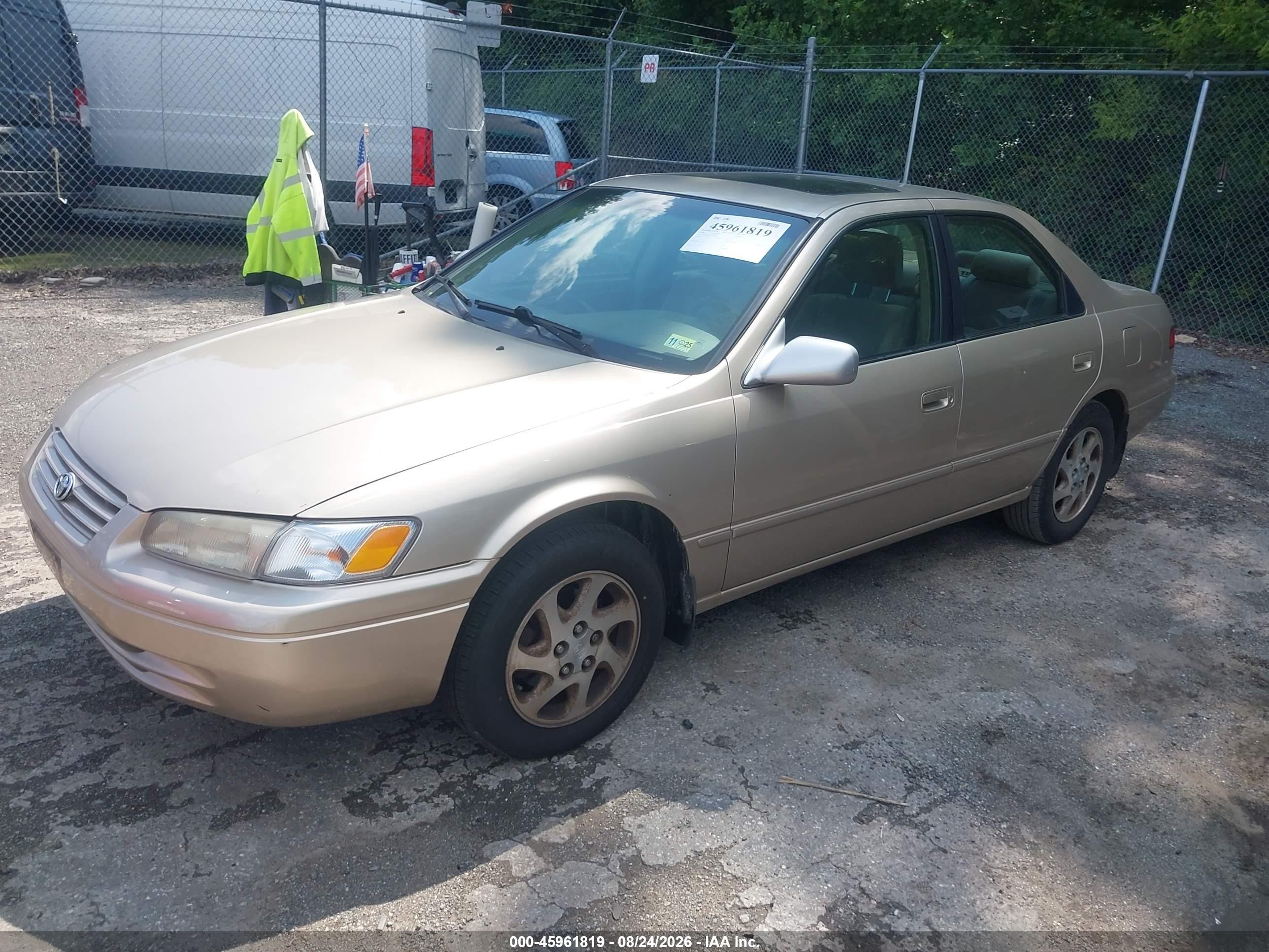 1999 Toyota Camry Le V6 Gold vin: JT2BF22K8X0174693