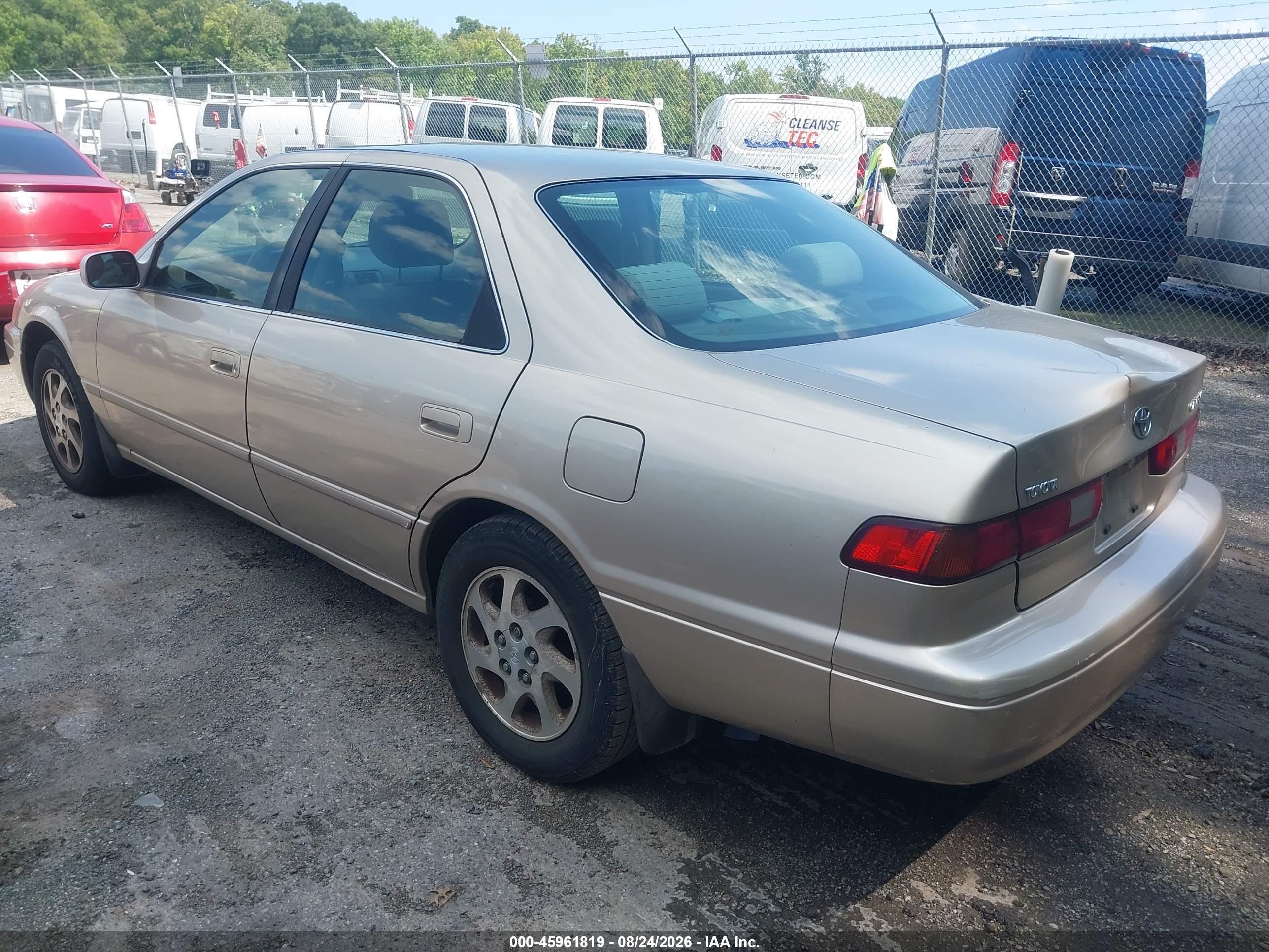 1999 Toyota Camry Le V6 Gold vin: JT2BF22K8X0174693