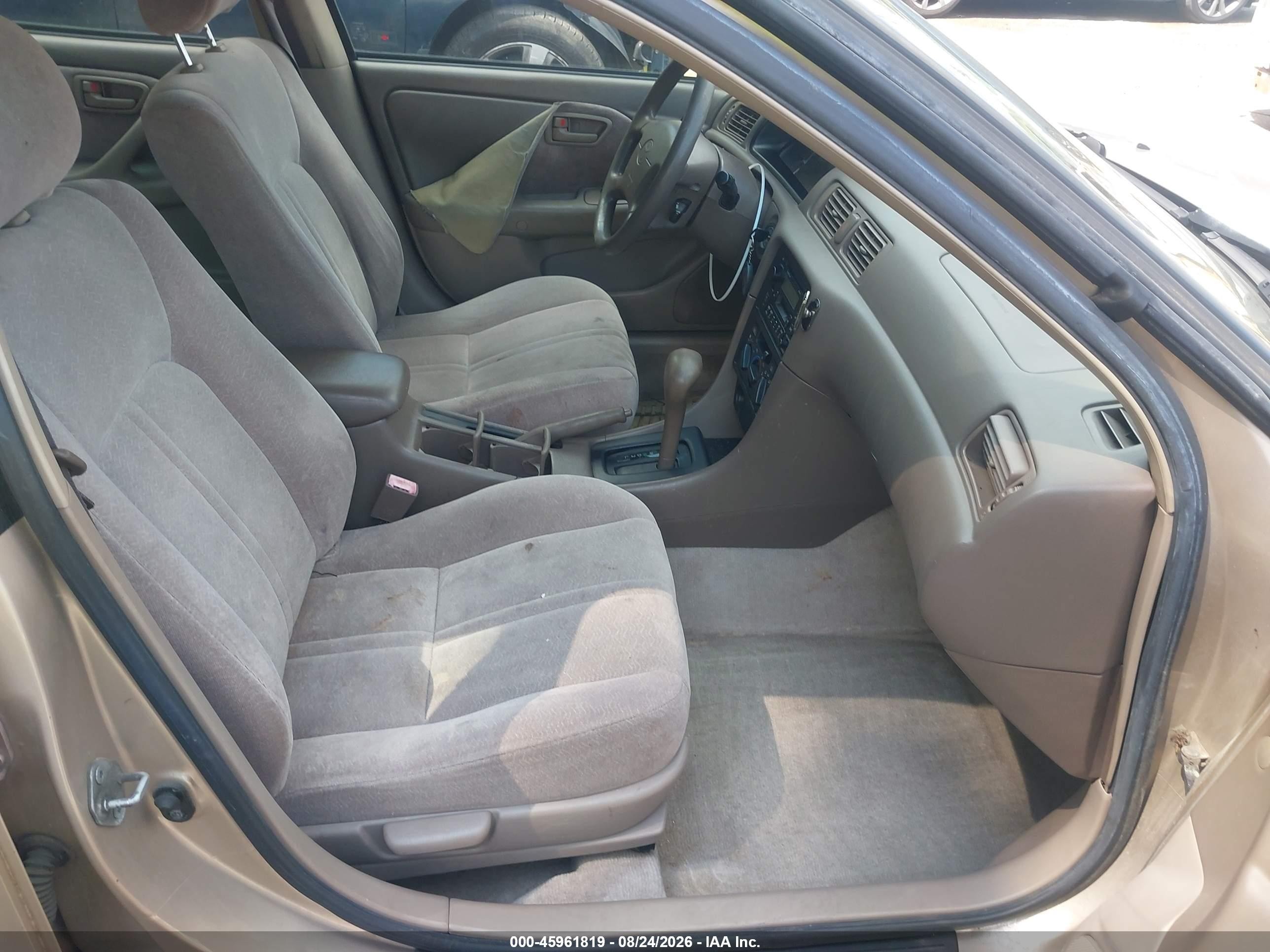 1999 Toyota Camry Le V6 Gold vin: JT2BF22K8X0174693