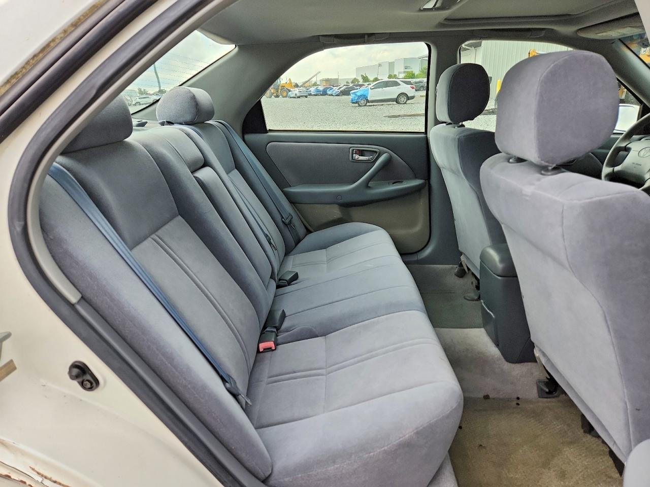 2001 Toyota Camry Le V6 White vin: JT2BF22K910309915