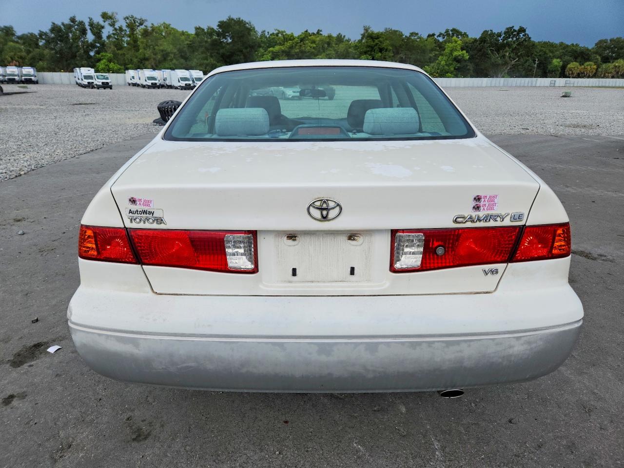 2001 Toyota Camry Le V6 White vin: JT2BF22K910309915