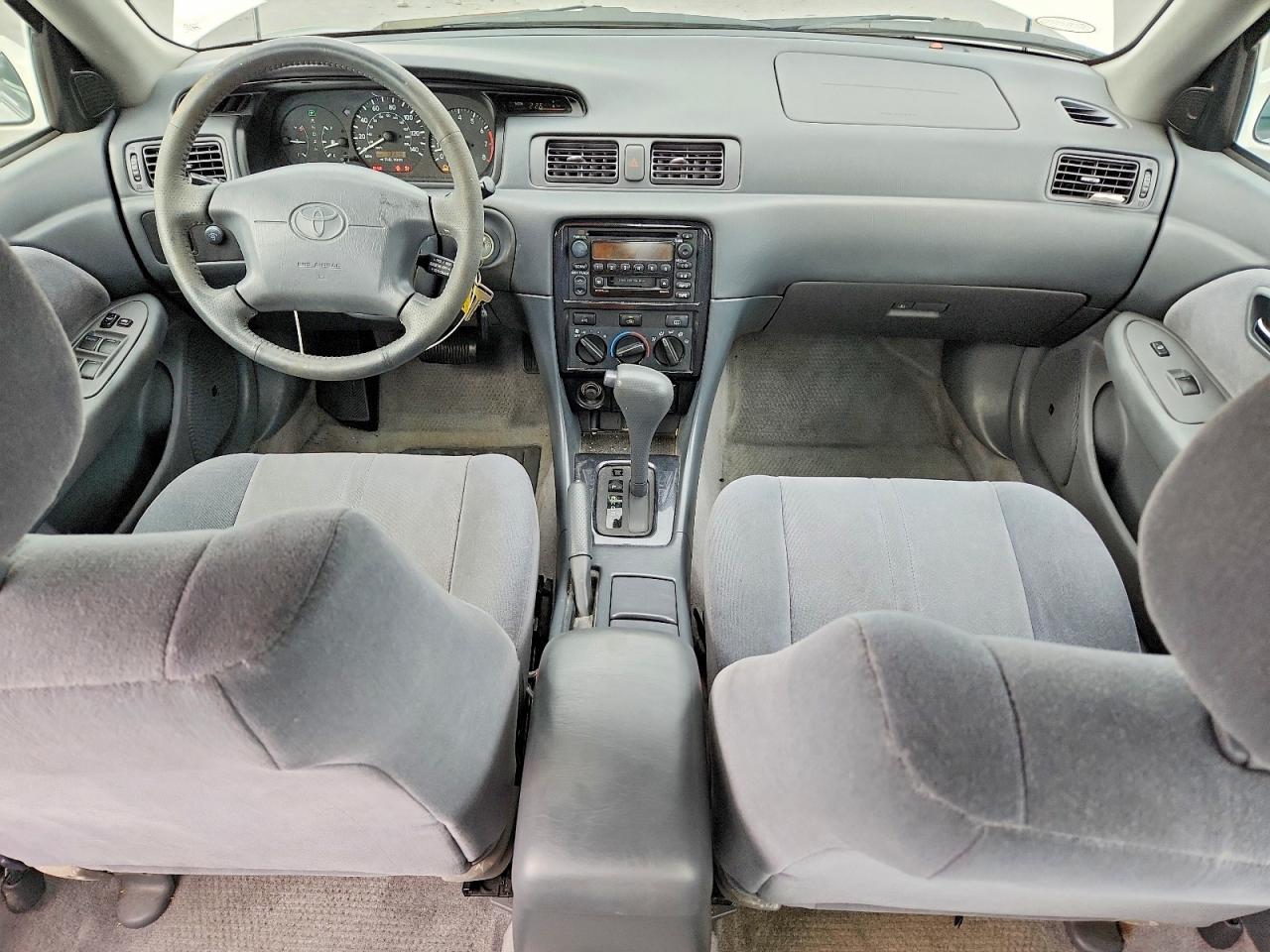 2001 Toyota Camry Le V6 White vin: JT2BF22K910309915