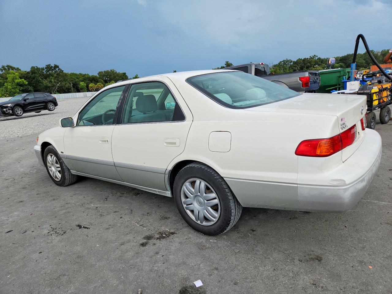 2001 Toyota Camry Le V6 White vin: JT2BF22K910309915