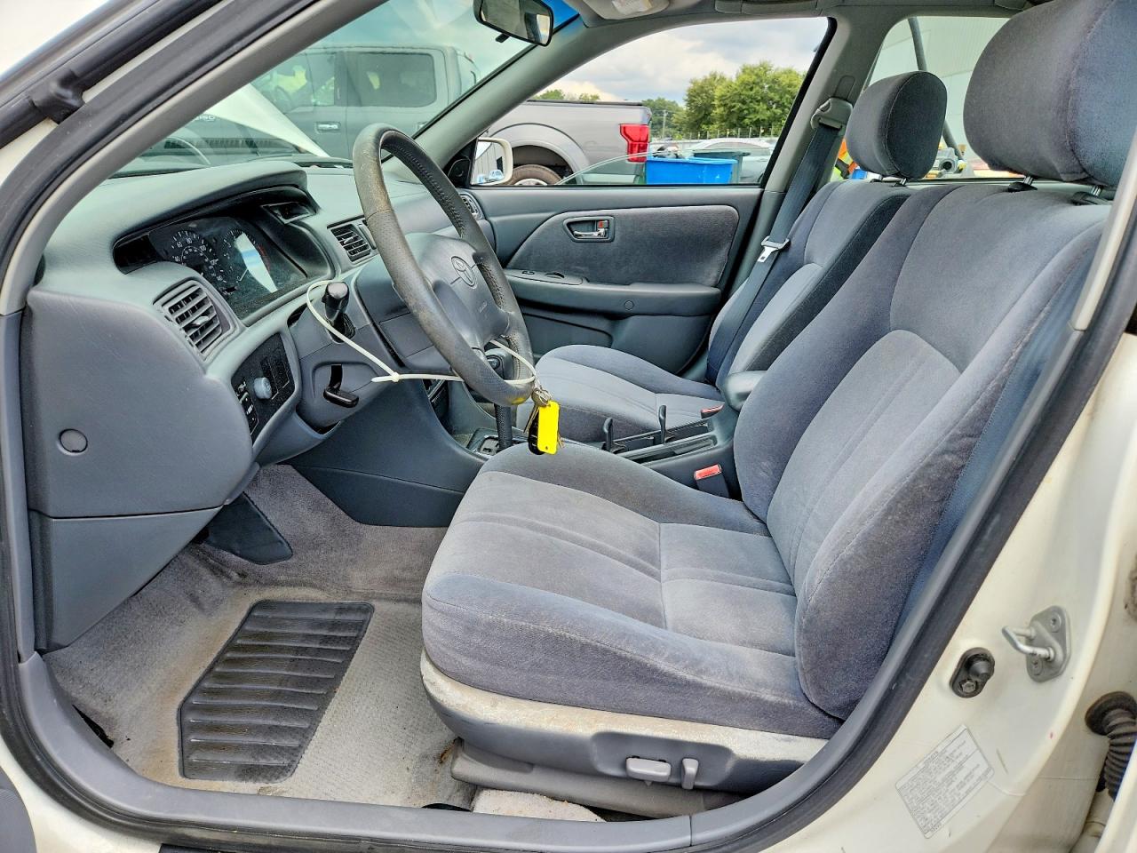 2001 Toyota Camry Le V6 White vin: JT2BF22K910309915