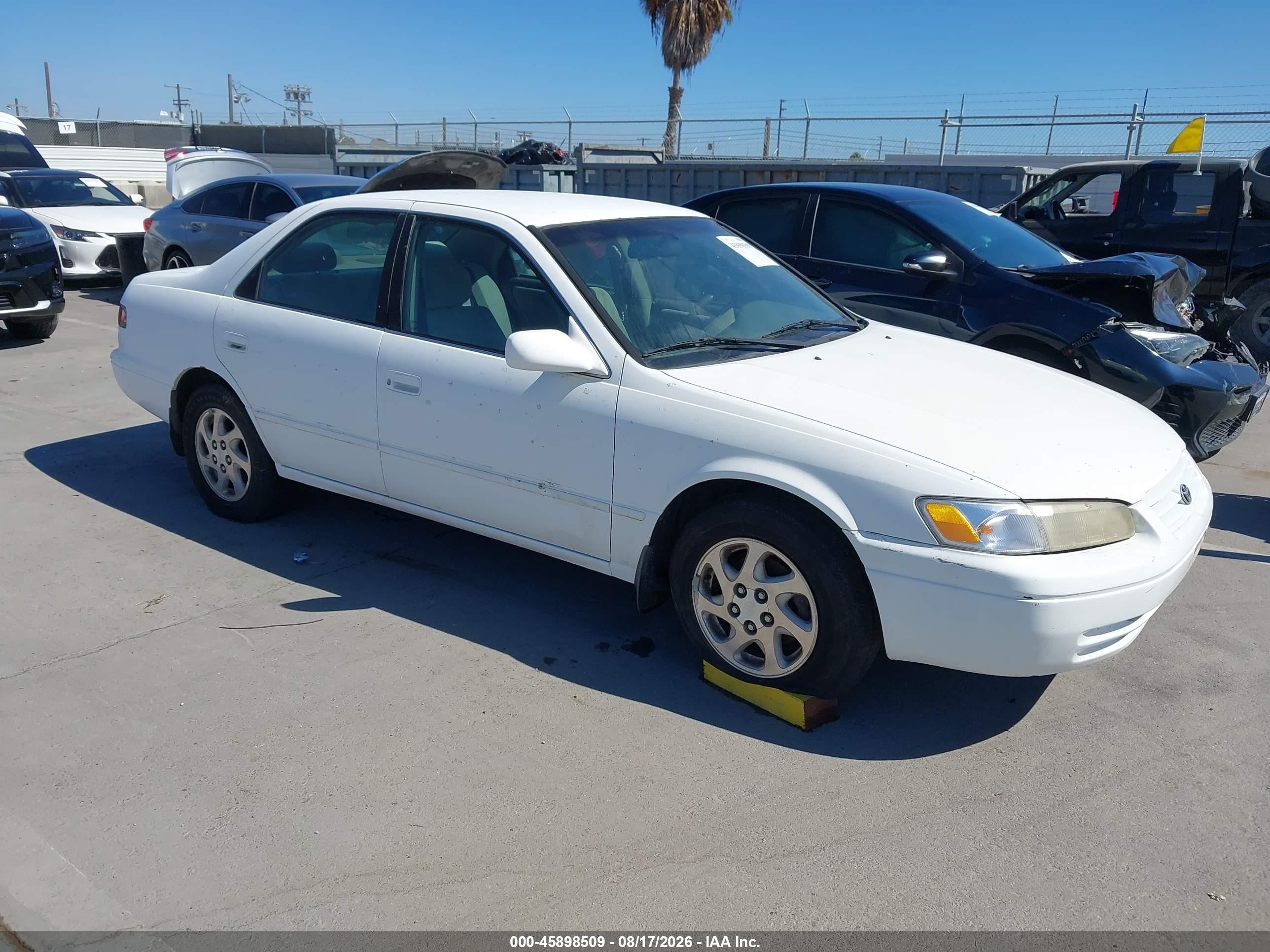 1999 Toyota Camry Le V6 White vin: JT2BF22KXX0185131