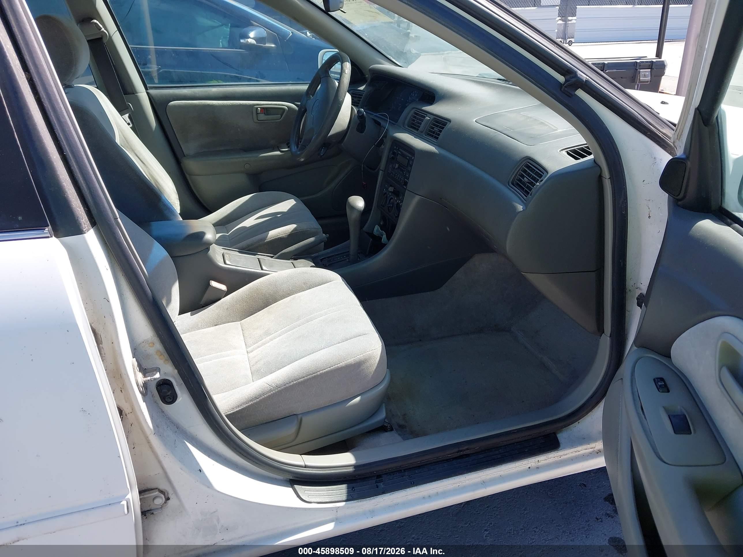 1999 Toyota Camry Le V6 Белый vin: JT2BF22KXX0185131