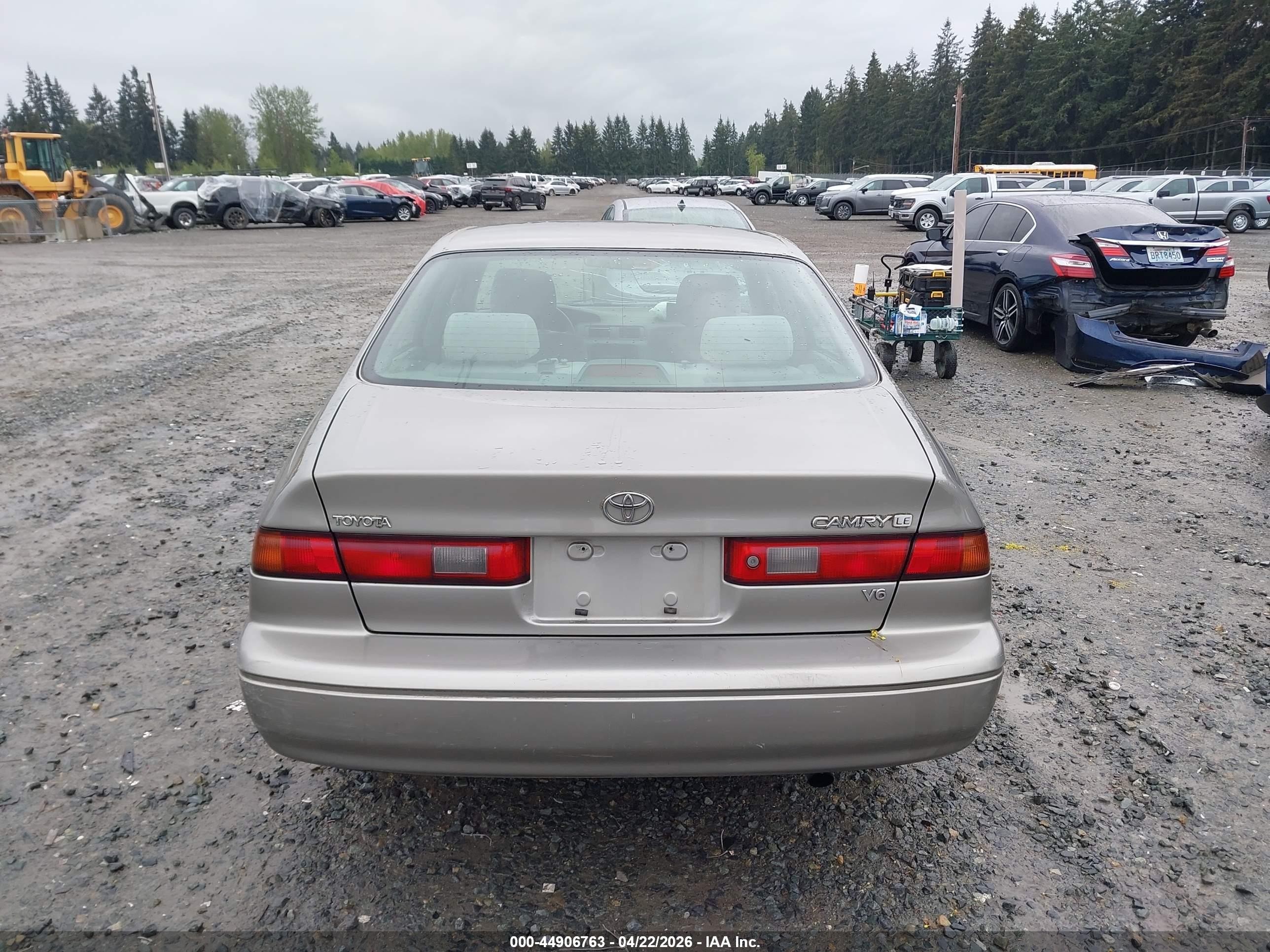 1998 Toyota Camry Le V6 Gray vin: JT2BF28K0W0100609