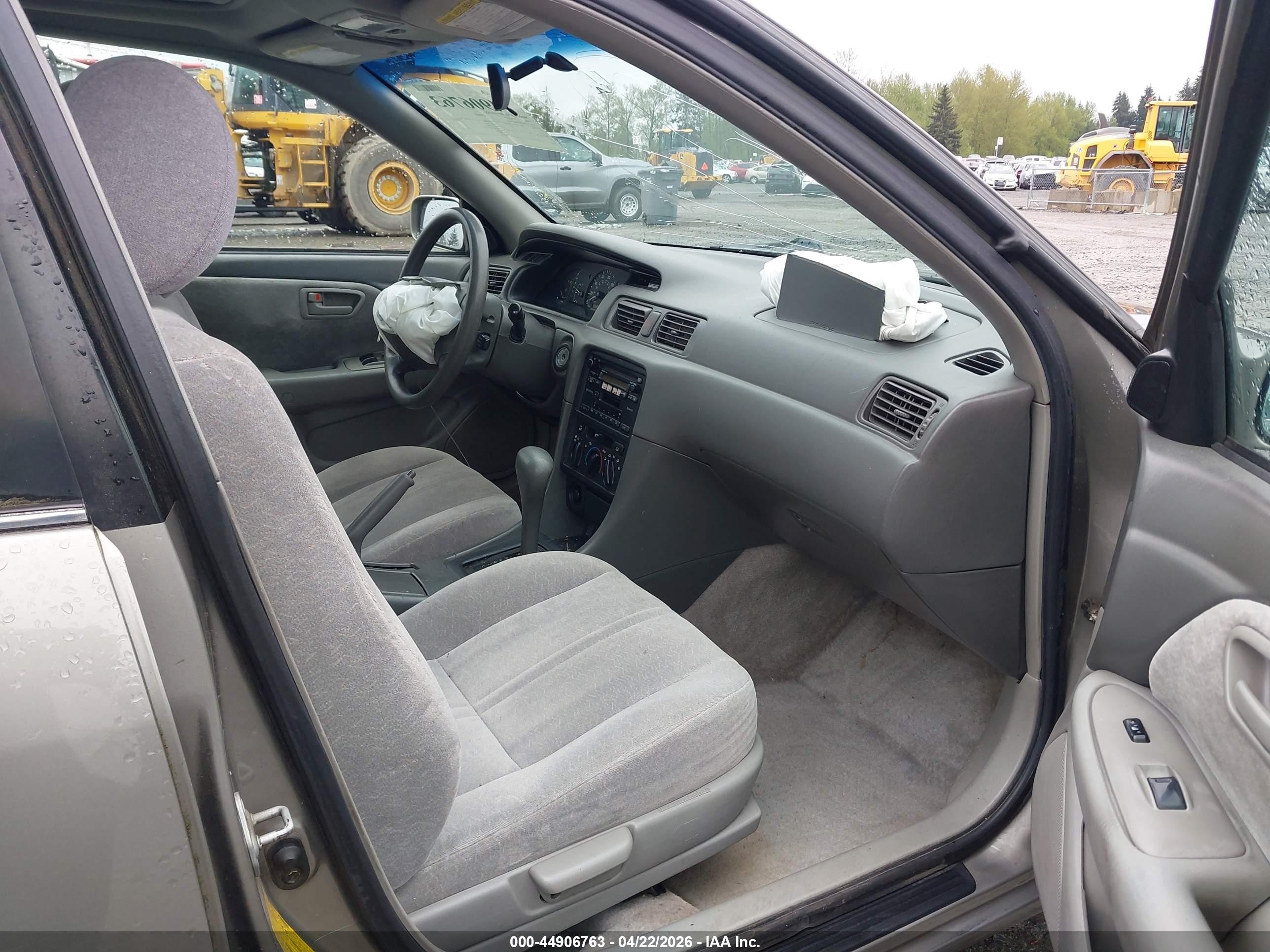 1998 Toyota Camry Le V6 Gray vin: JT2BF28K0W0100609