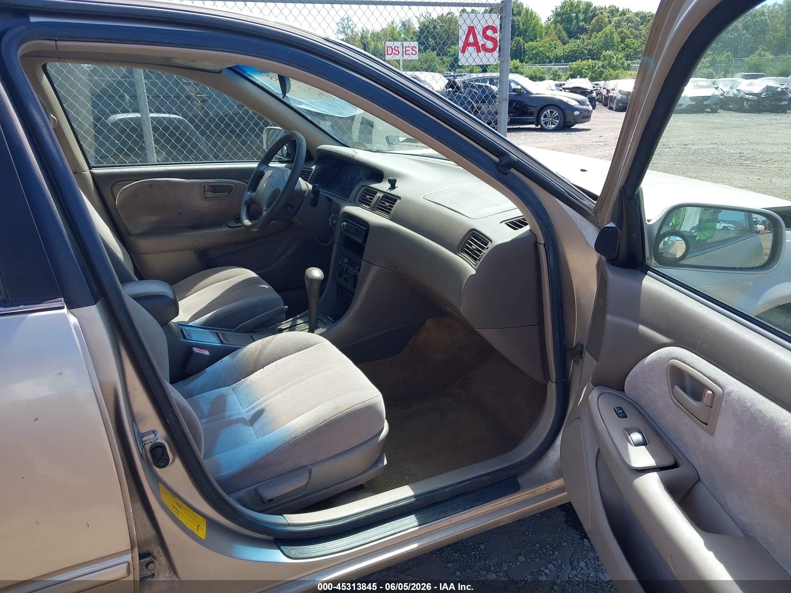 1999 Toyota Camry Le V6 Бежевый vin: JT2BF28K0X0201506
