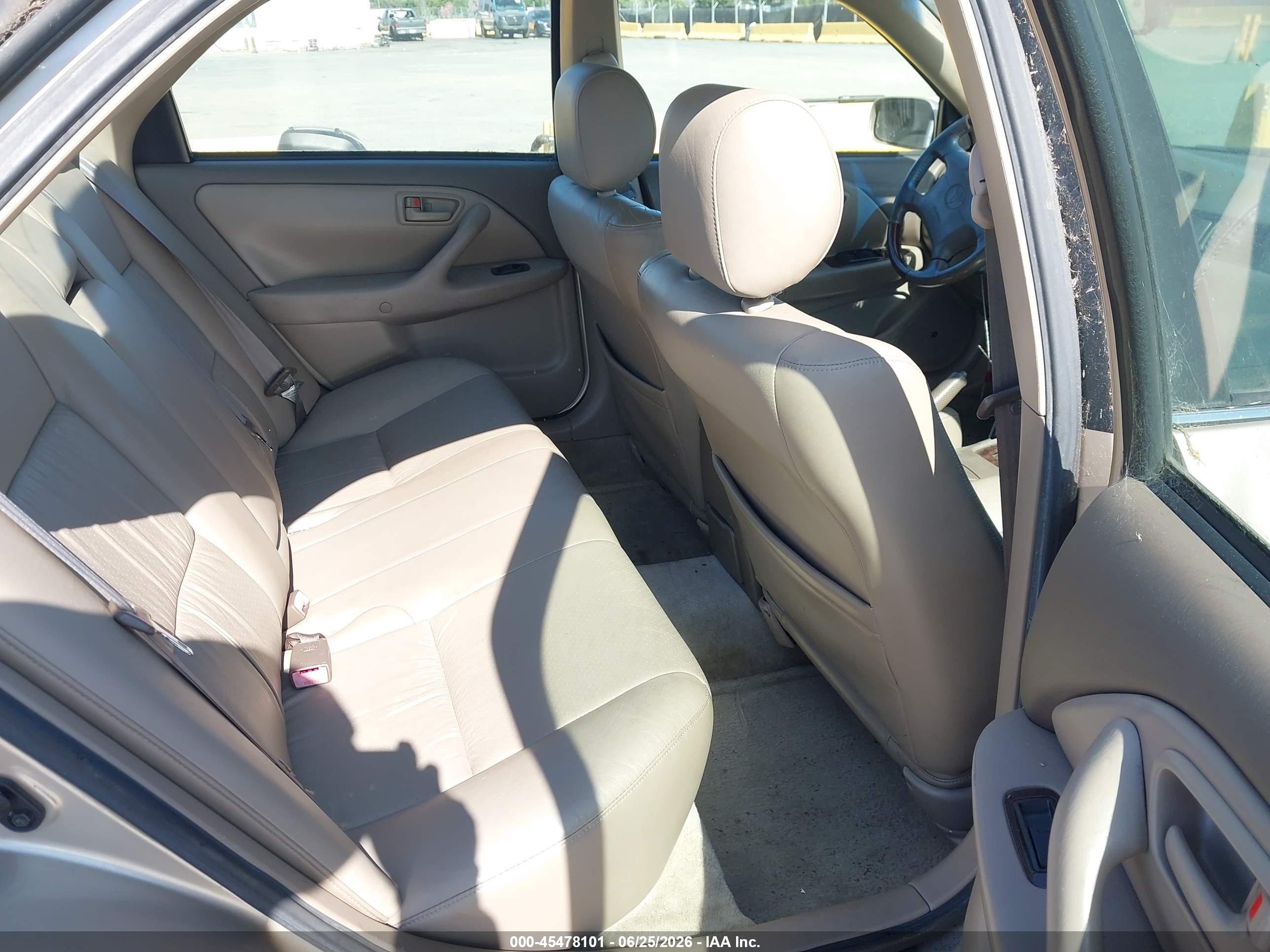 2001 Toyota Camry Le V6 Beige vin: JT2BF28K110311648
