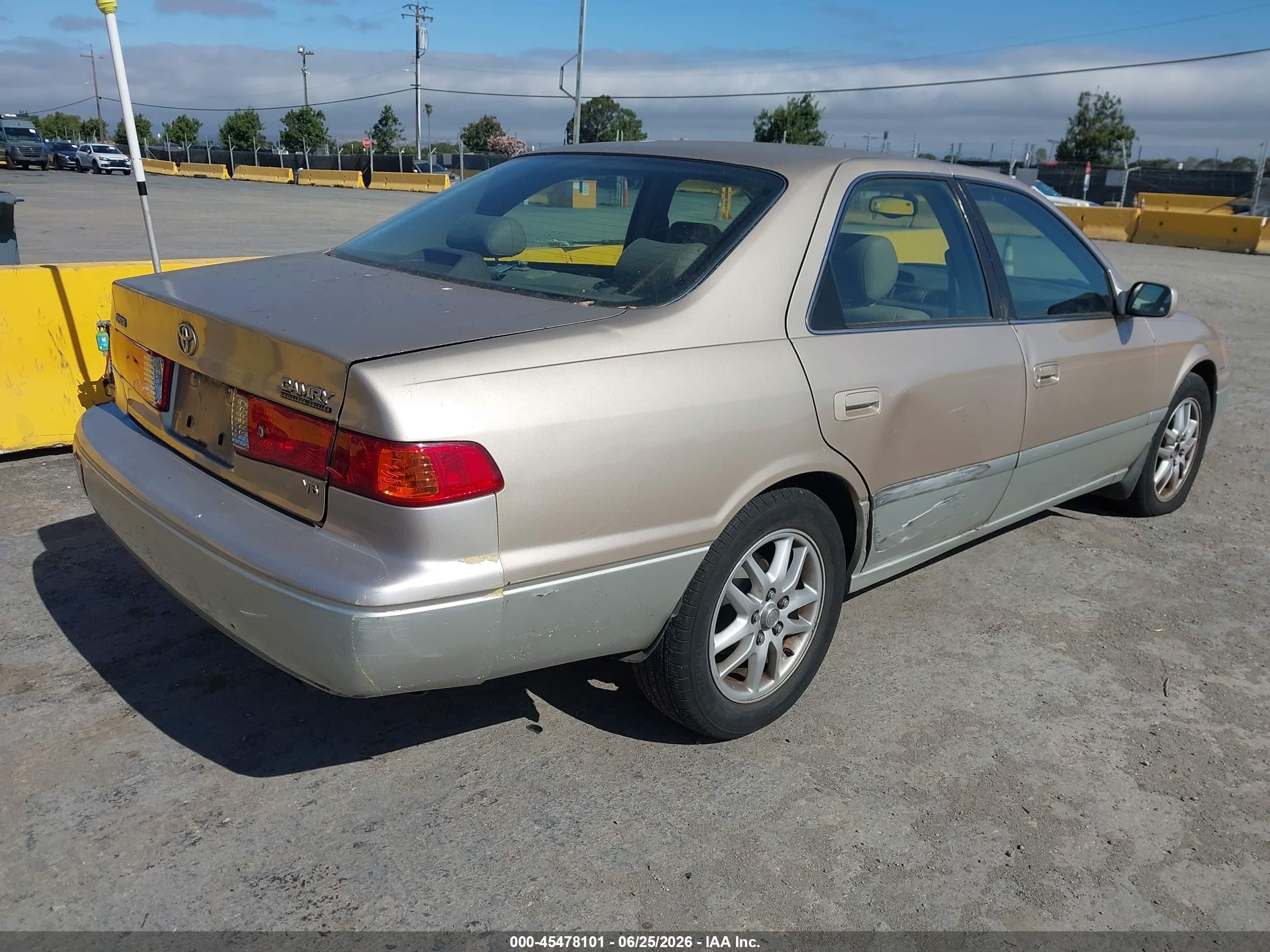 2001 Toyota Camry Le V6 Beige vin: JT2BF28K110311648