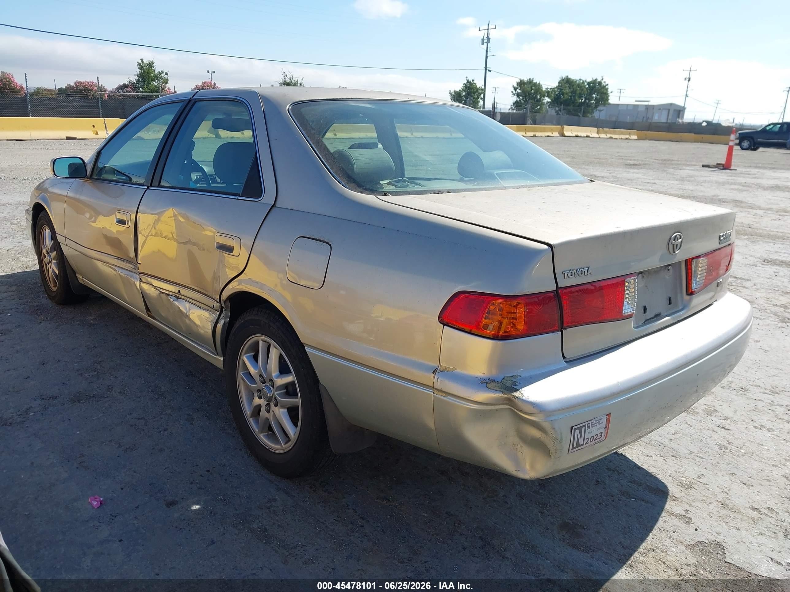 2001 Toyota Camry Le V6 Beige vin: JT2BF28K110311648