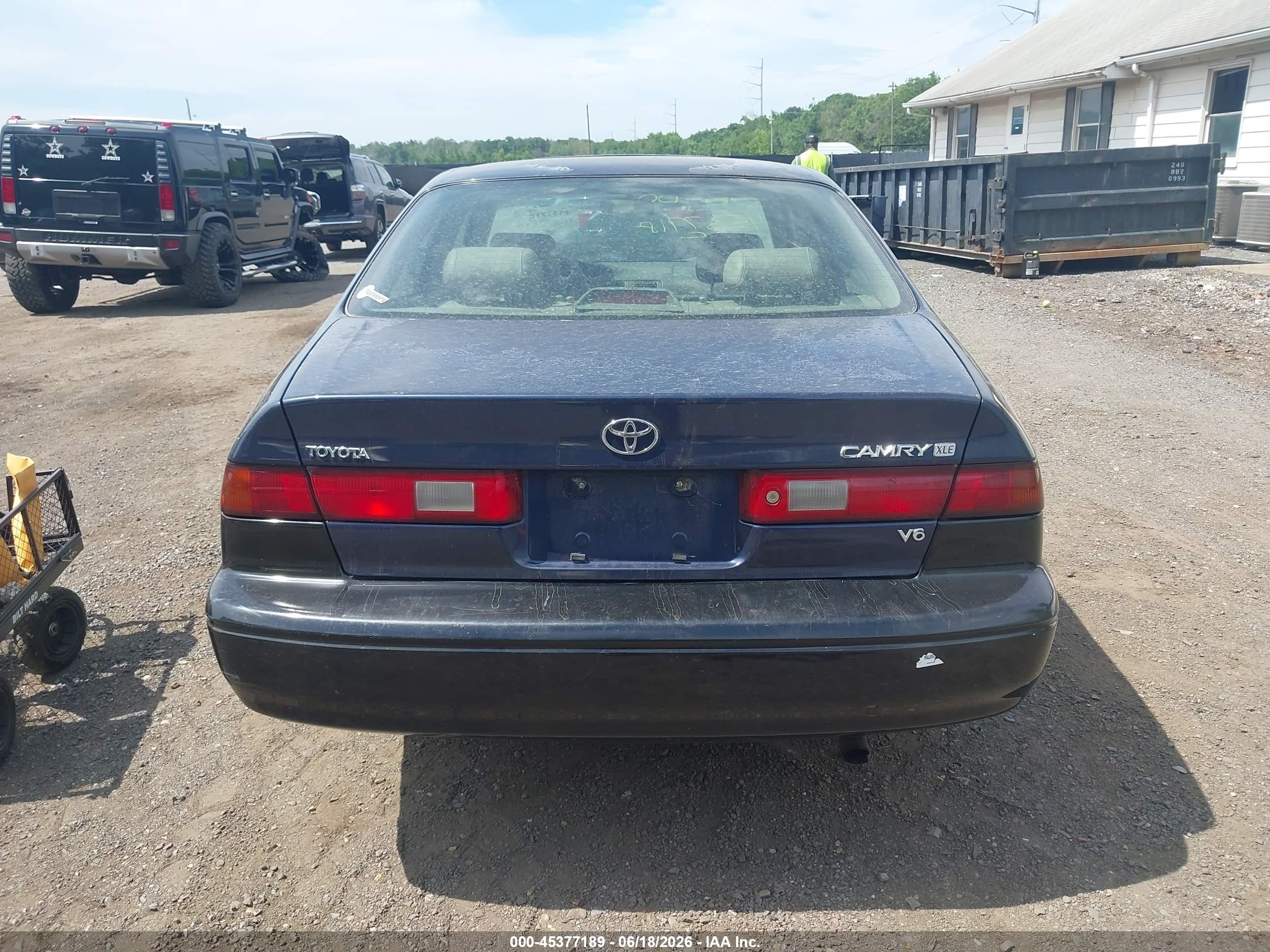 1998 Toyota Camry Xle V6 Dark Blue vin: JT2BF28K3W0094031
