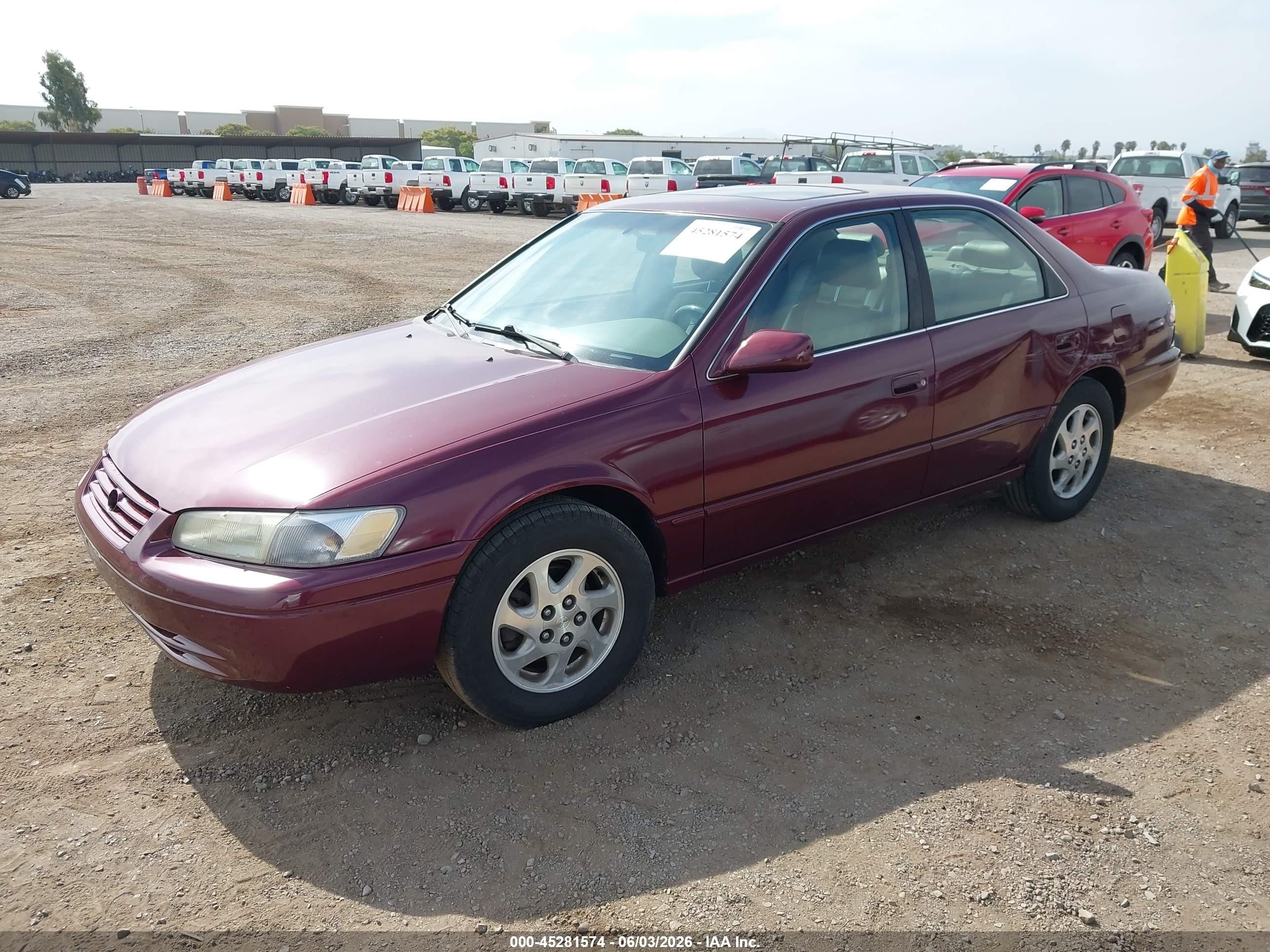 1998 Toyota Camry Xle V6 Burgundy vin: JT2BF28K3W0128808