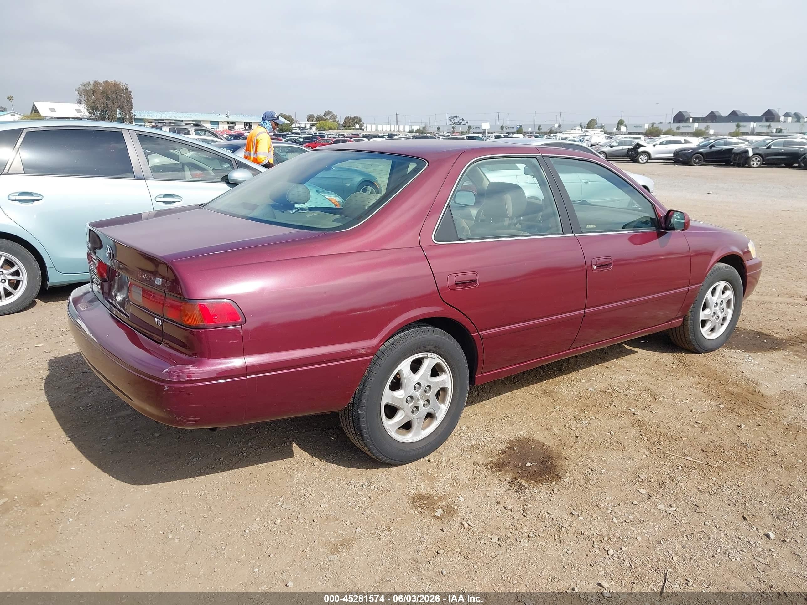 1998 Toyota Camry Xle V6 Burgundy vin: JT2BF28K3W0128808